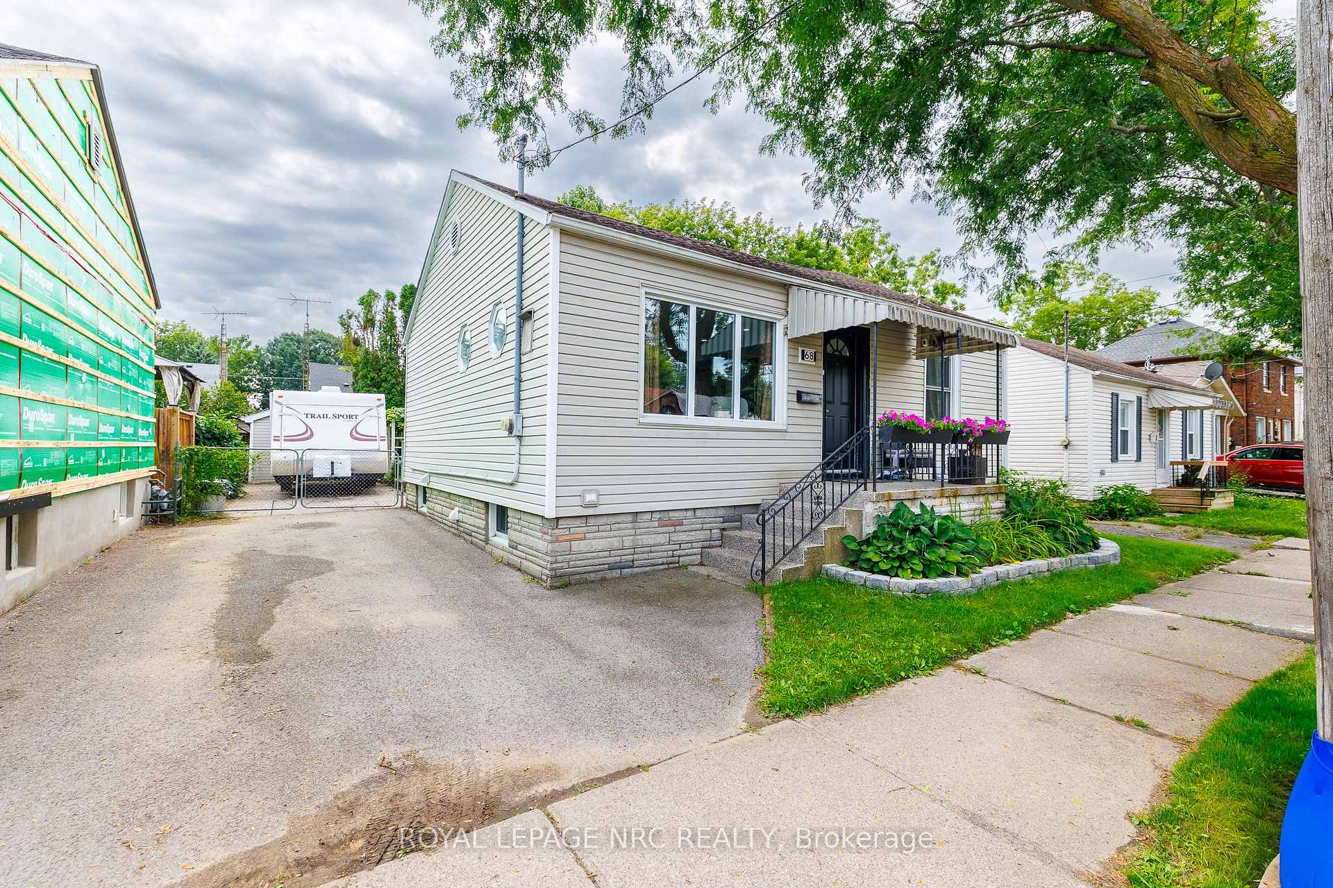Photo 23 of 68 Carlton Street, St. Catharines, Downtown — HOMEH