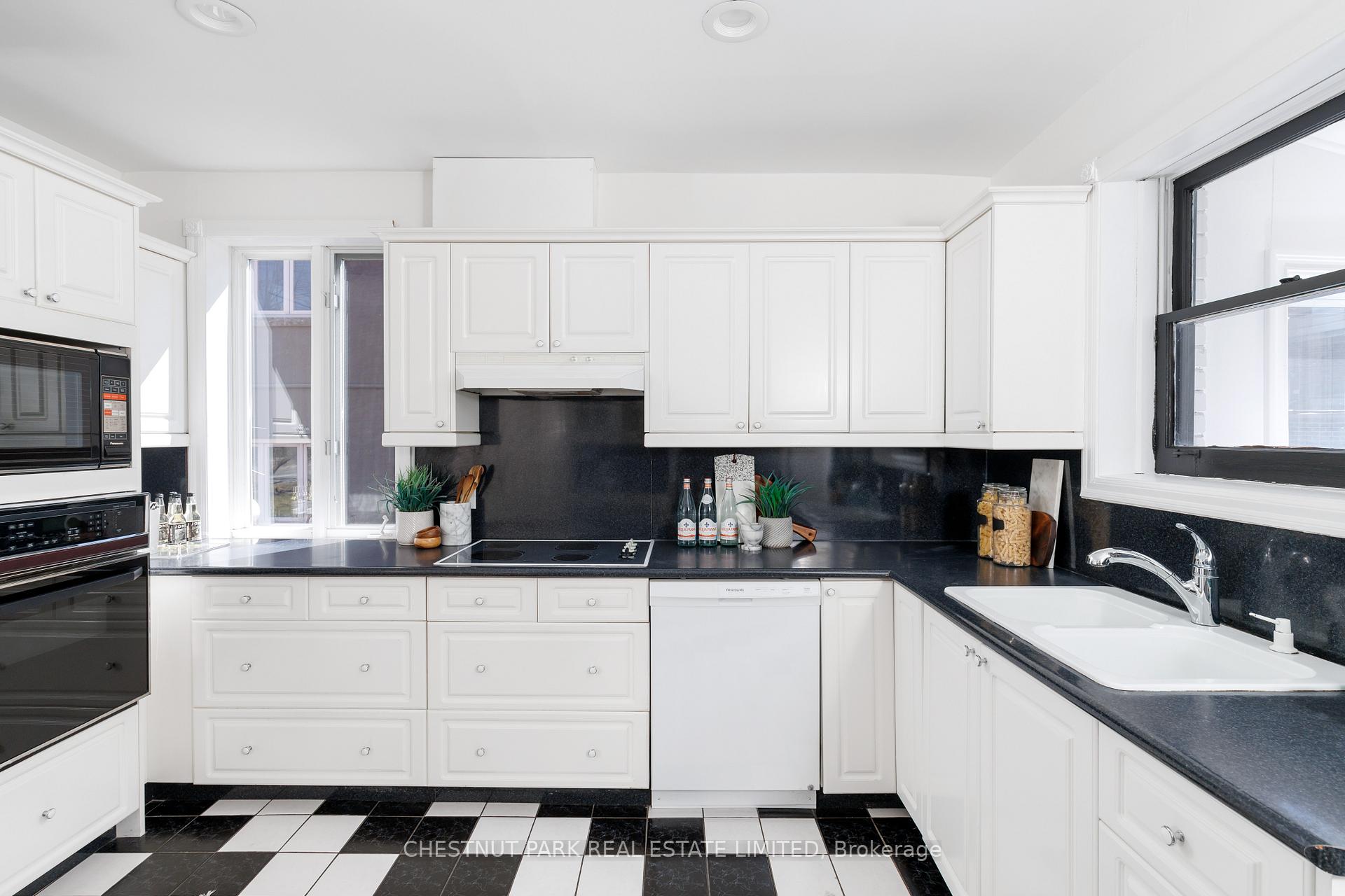 Photo 15 of 264 Oriole Parkway, Toronto, Yonge-Eglinton — HOMEH