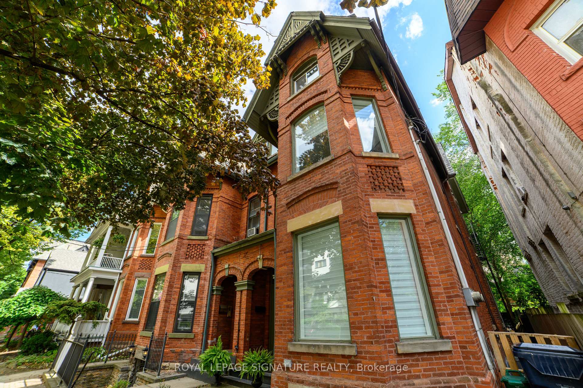 Photo 2 of Unit Main, 103 Gloucester Street, Toronto, Church-Yonge Corridor — HOMEH
