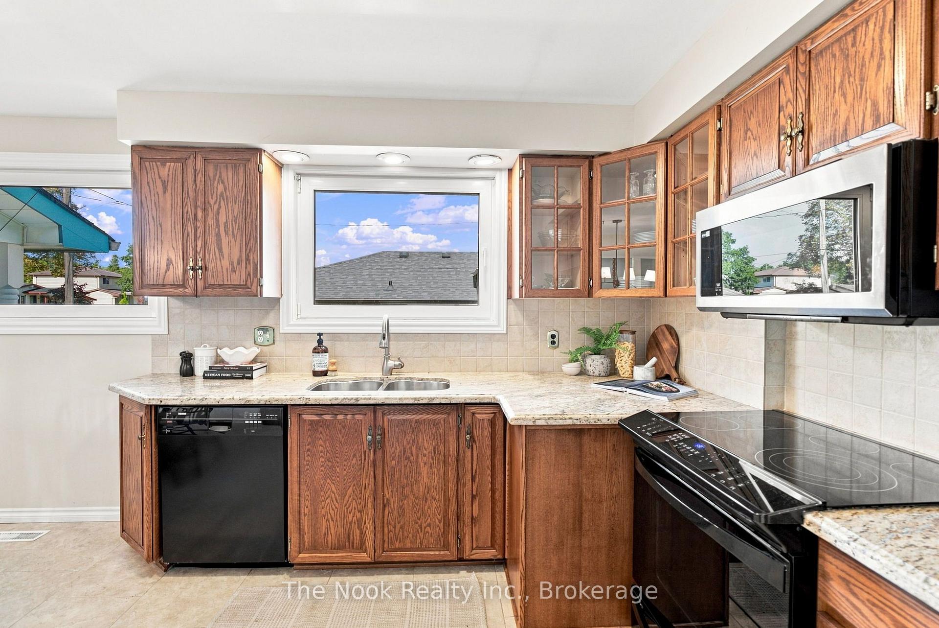 Photo 11 of 274 Labrador Drive, Oshawa, Donevan — HOMEH