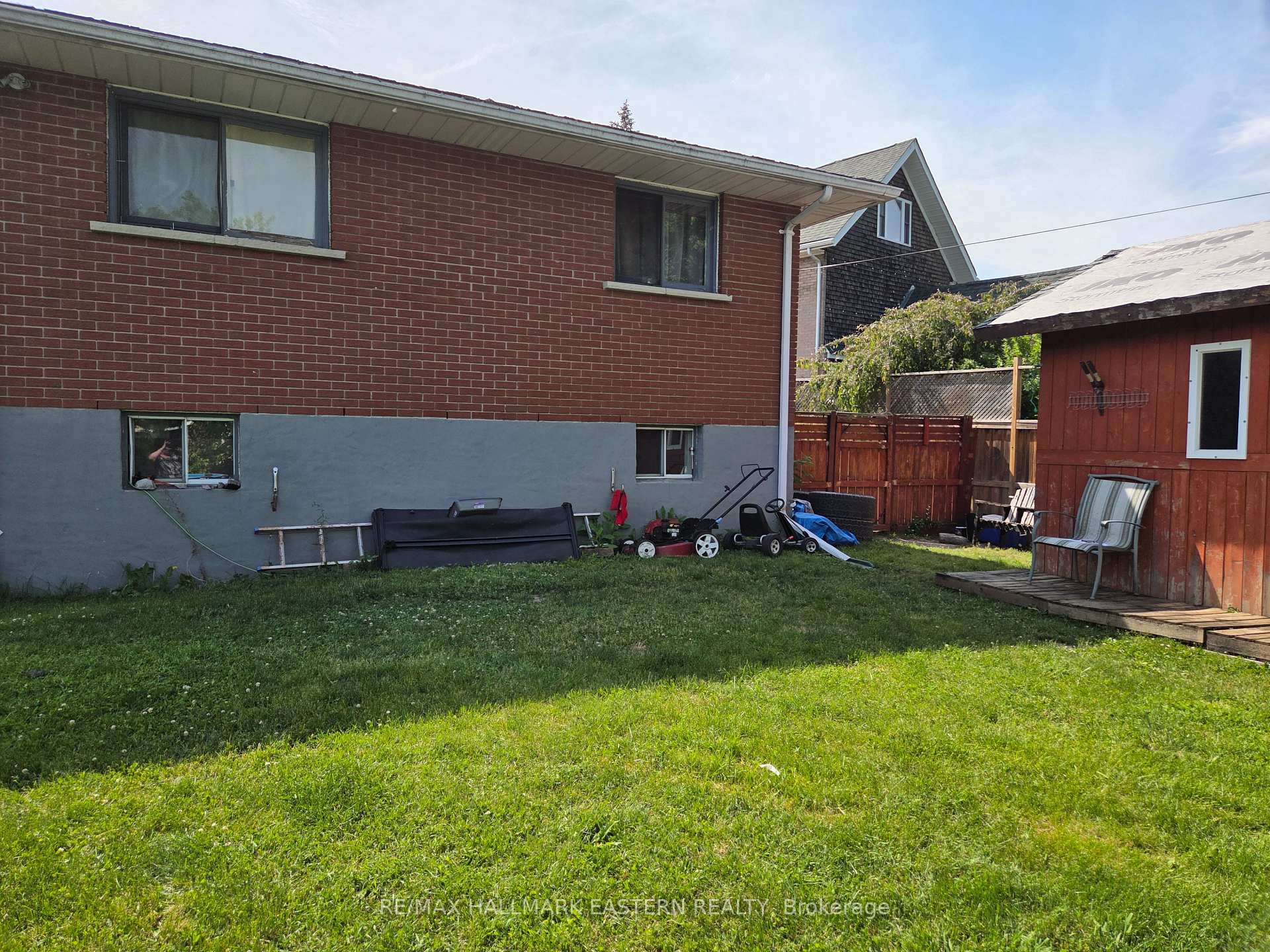 Photo 3 of 618 Donegal Street, Peterborough, Town Ward 3 — HOMEH