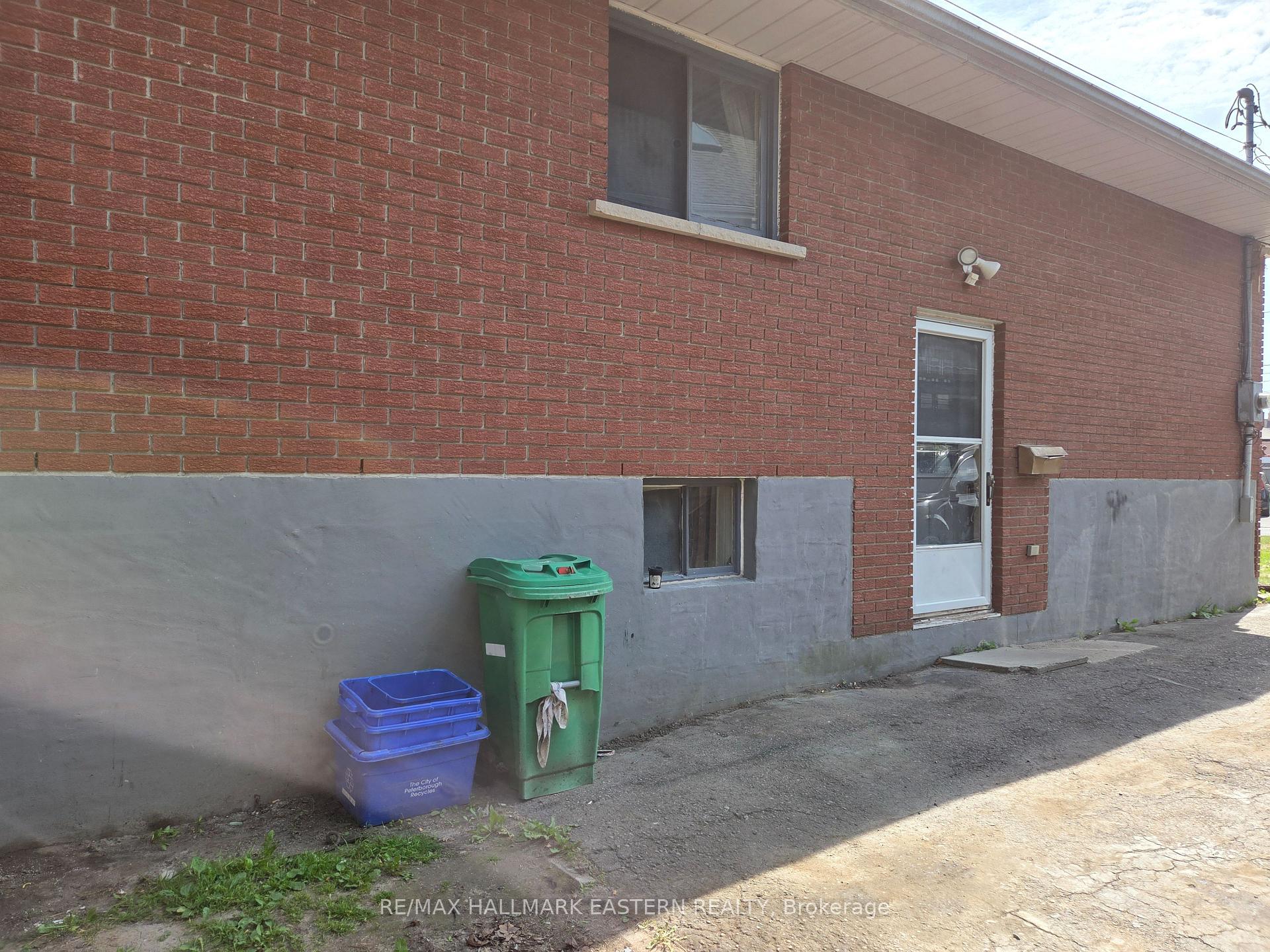 Photo 4 of 618 Donegal Street, Peterborough, Town Ward 3 — HOMEH