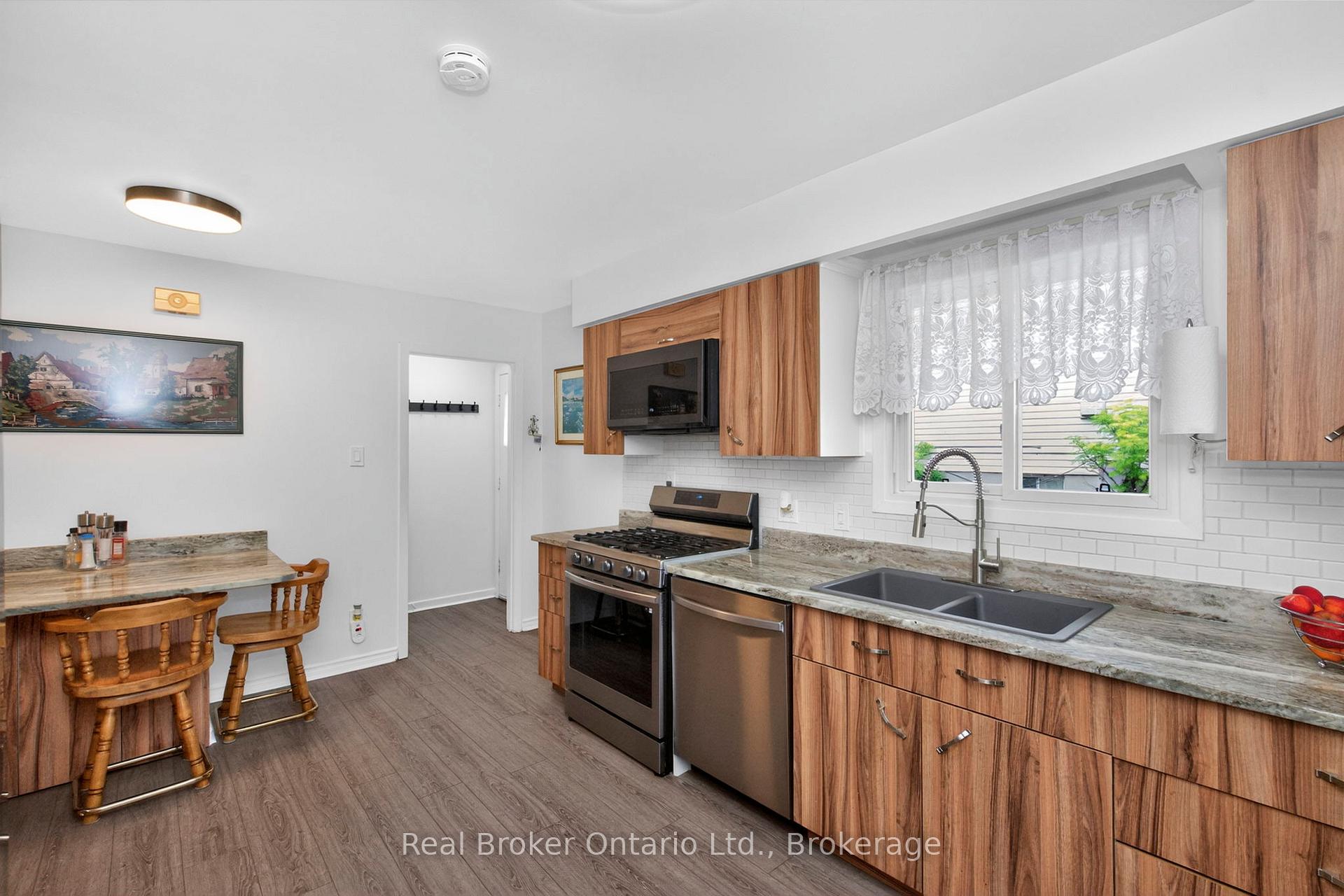 Photo 11 of 647 Manly Street, Midland — HOMEH