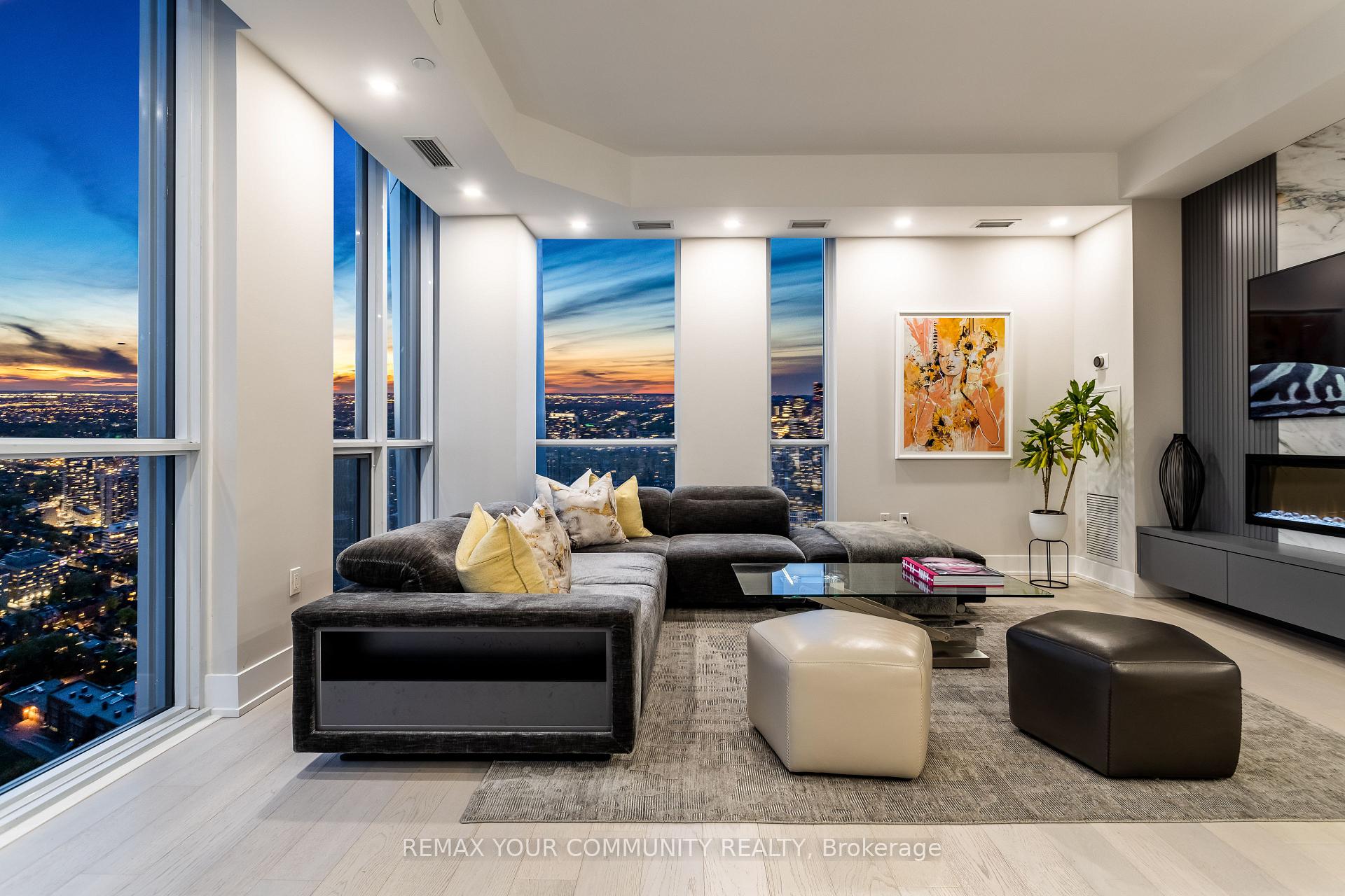 Front of Unit 5405, 1 Yorkville Avenue