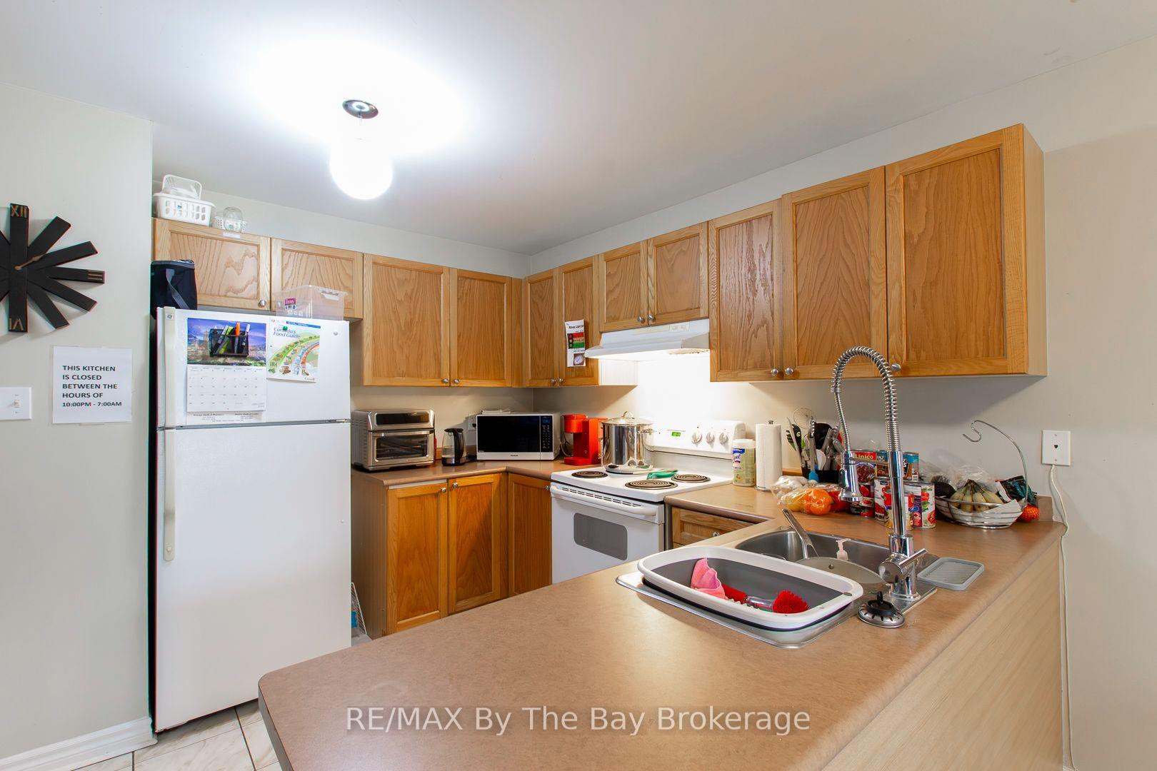 Photo 2 of 48 Rose Valley Way, Wasaga Beach — HOMEH