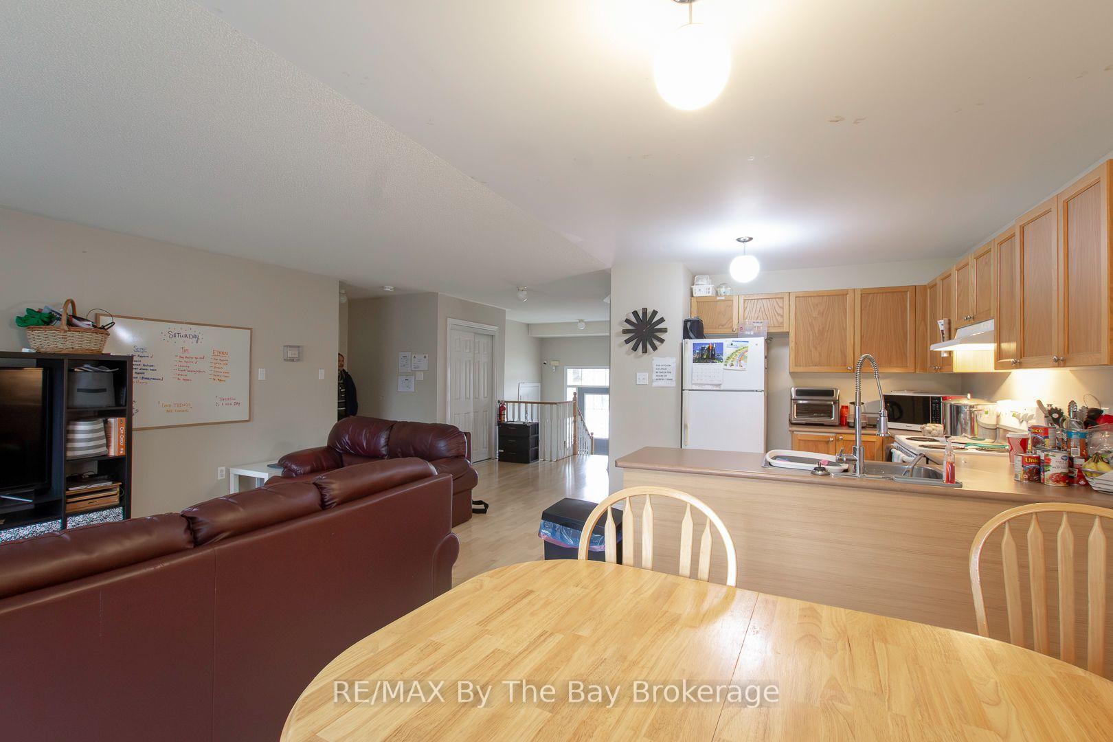 Photo 5 of 48 Rose Valley Way, Wasaga Beach — HOMEH