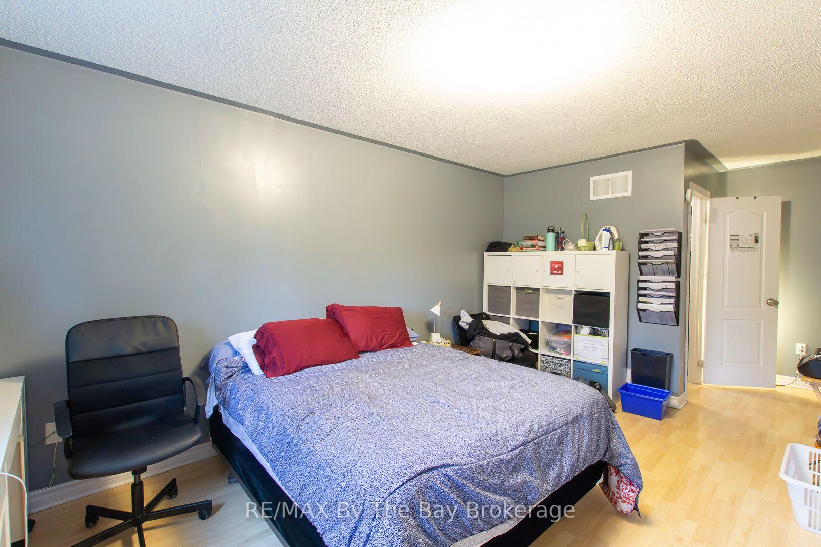 Photo 8 of 48 Rose Valley Way, Wasaga Beach — HOMEH