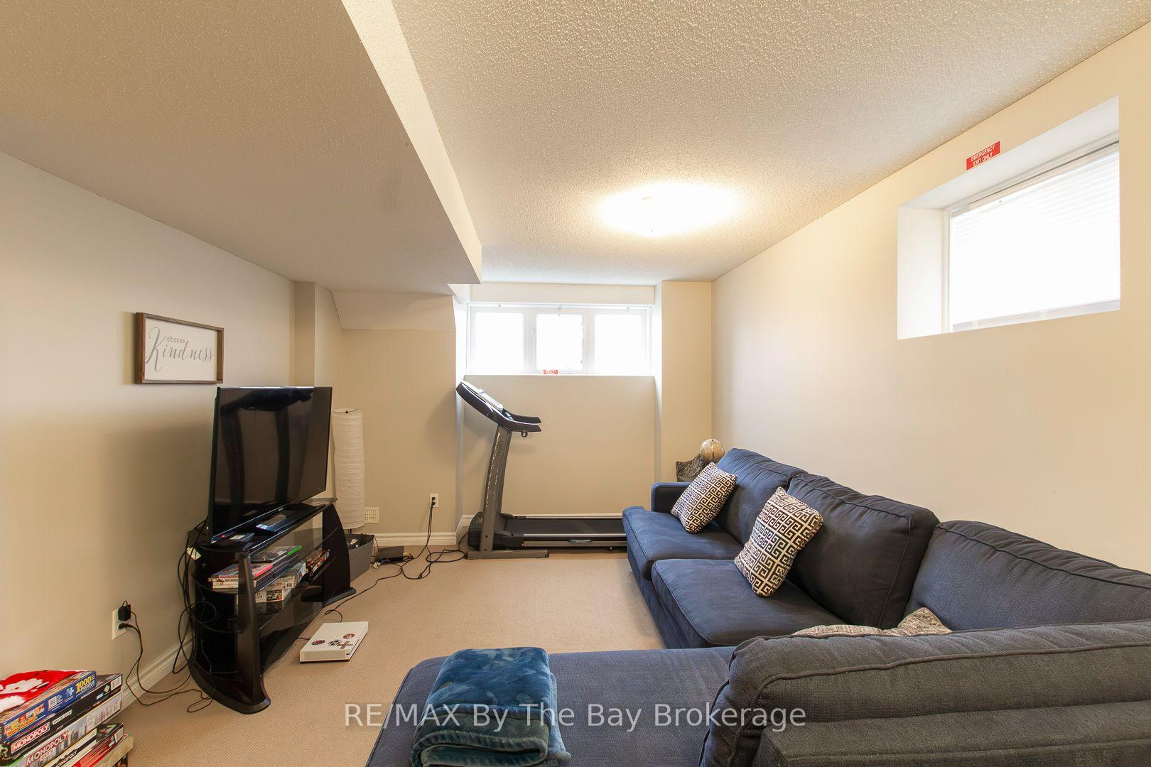 Photo 9 of 48 Rose Valley Way, Wasaga Beach — HOMEH