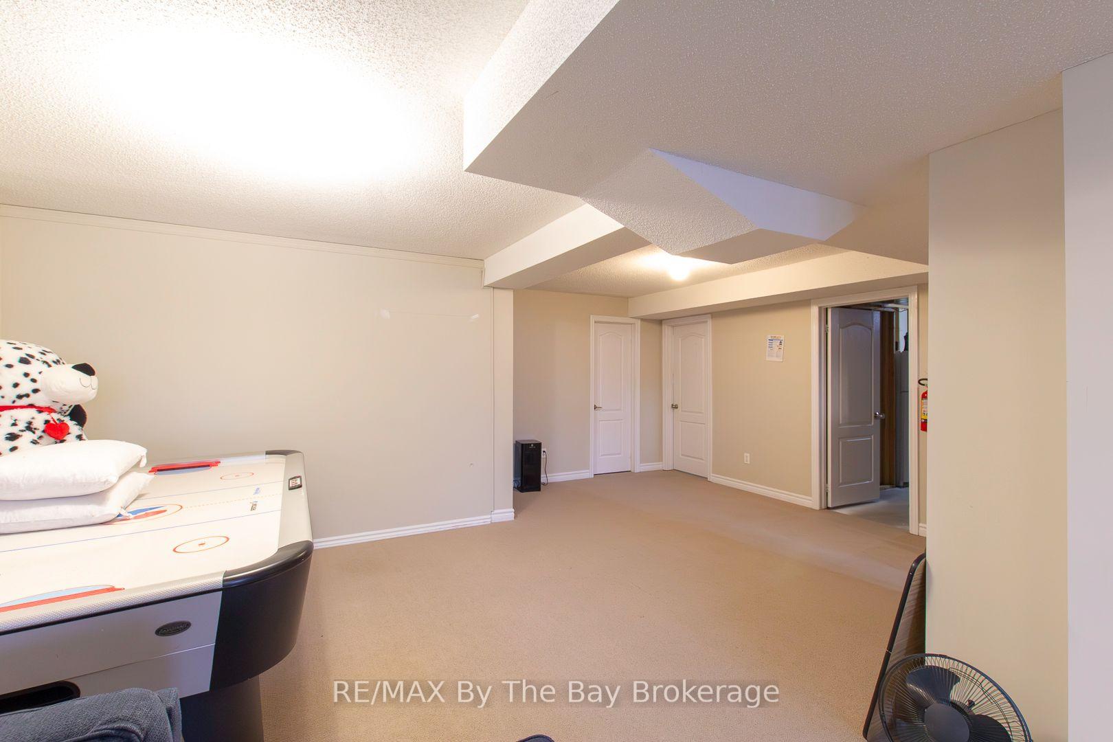 Photo 10 of 48 Rose Valley Way, Wasaga Beach — HOMEH