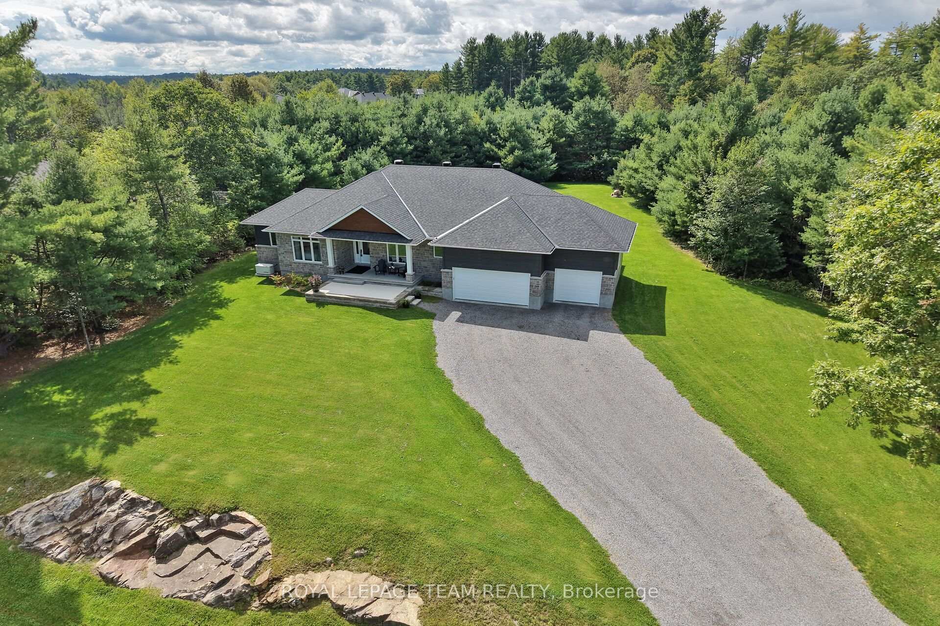 Photo 6 of 143 Raymond Luhta Crescent, McNab/Braeside, Mcnab/Braeside Twps — HOMEH