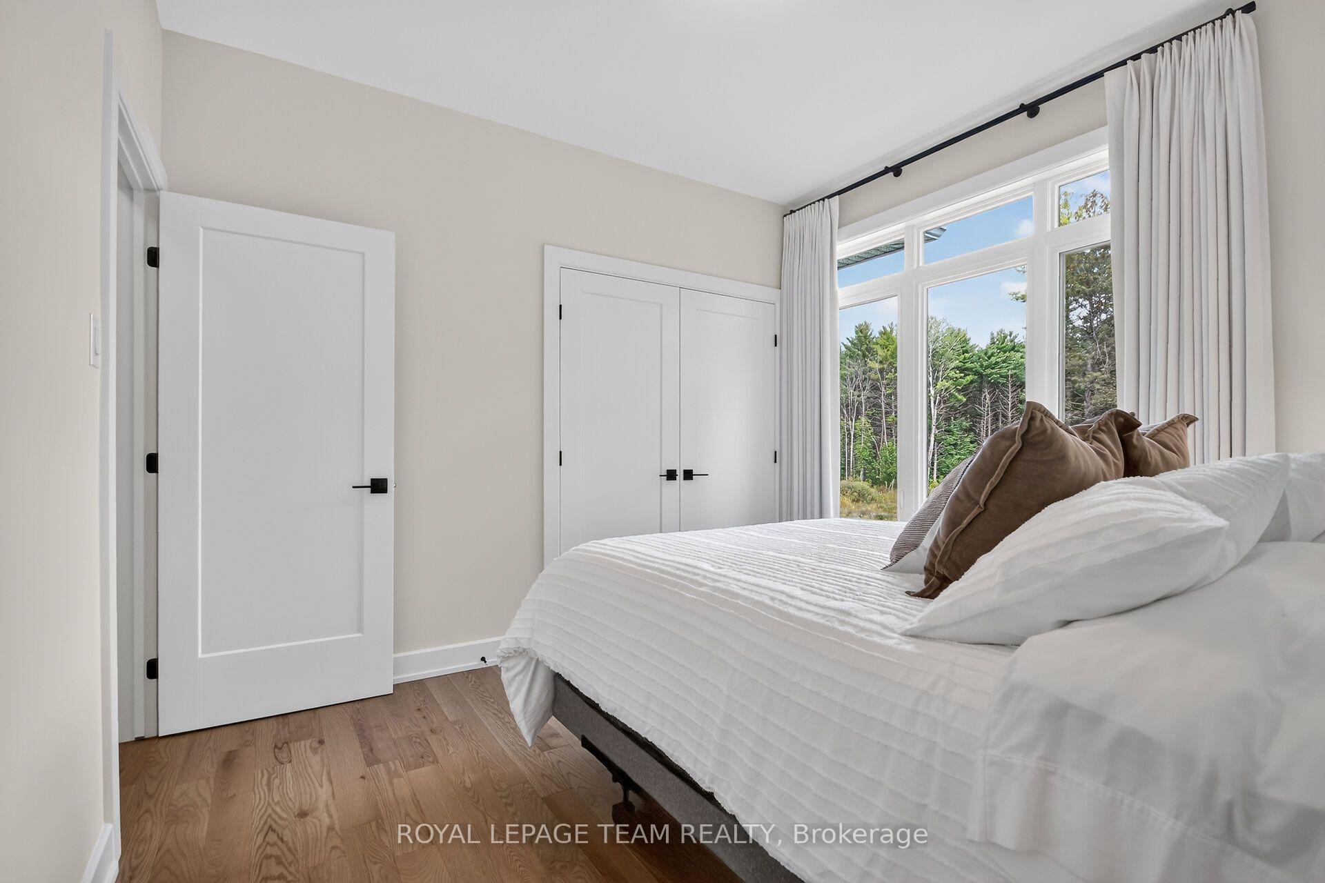 Photo 25 of 143 Raymond Luhta Crescent, McNab/Braeside, Mcnab/Braeside Twps — HOMEH
