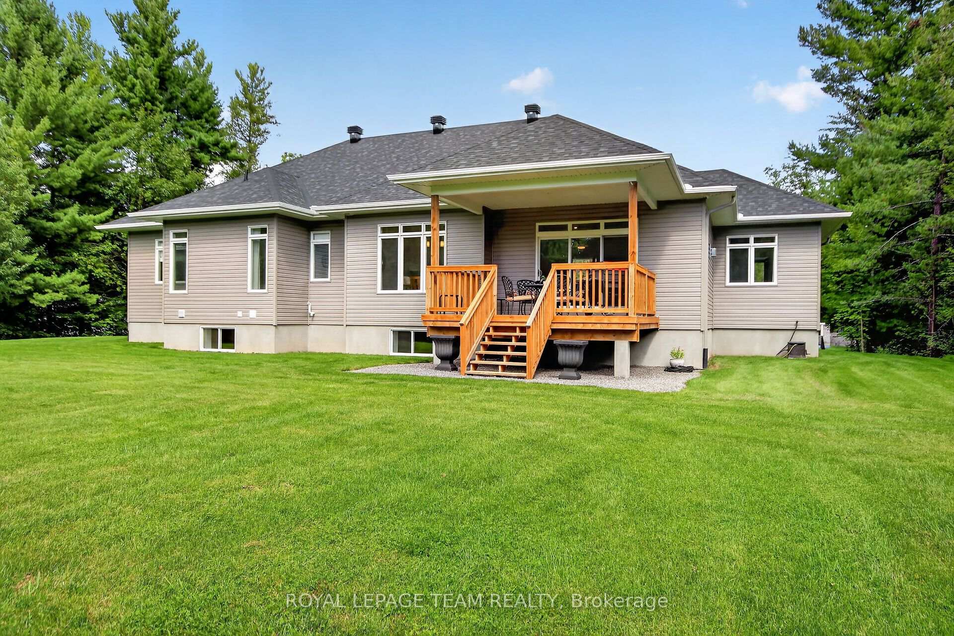 Photo 42 of 143 Raymond Luhta Crescent, McNab/Braeside, Mcnab/Braeside Twps — HOMEH