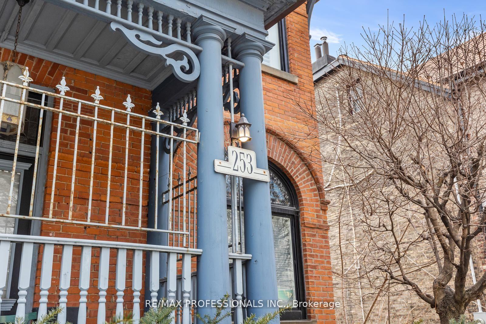 Photo 2 of Unit C, 253 Wellesley Street, Toronto, Cabbagetown-South St. James Town — HOMEH