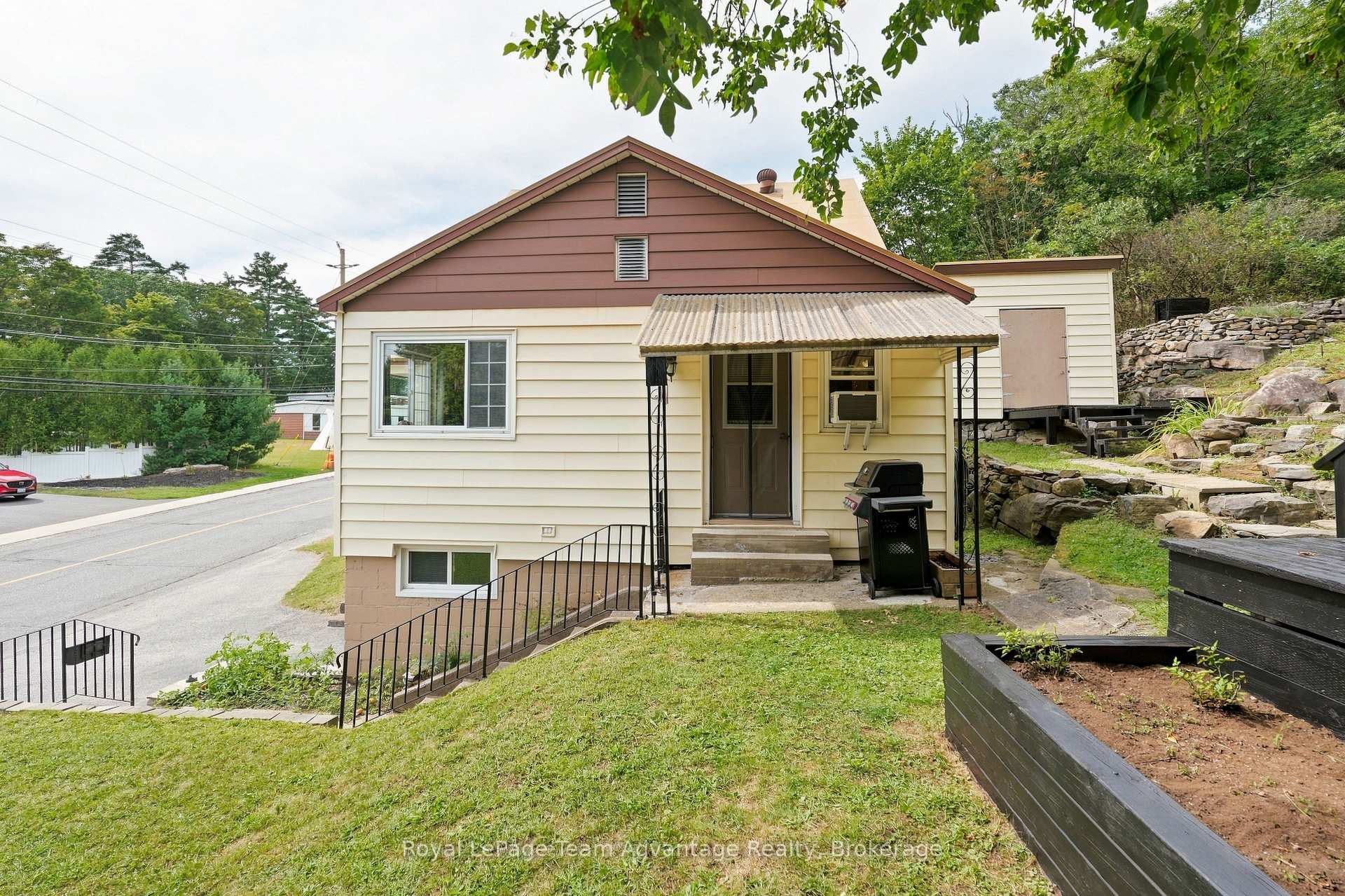Photo 3 of 65 Isabella Street, Parry Sound — HOMEH
