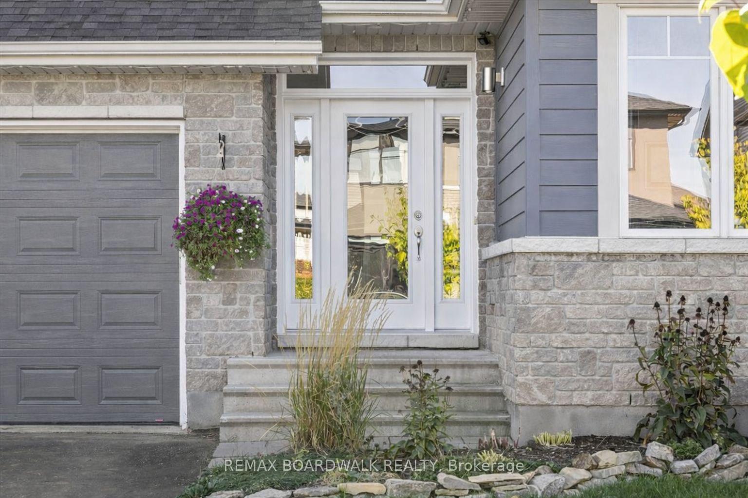 Photo 2 of 279 Sceptre Way S, Ottawa, Kanata - Emerald Meadows/Trailwest — HOMEH