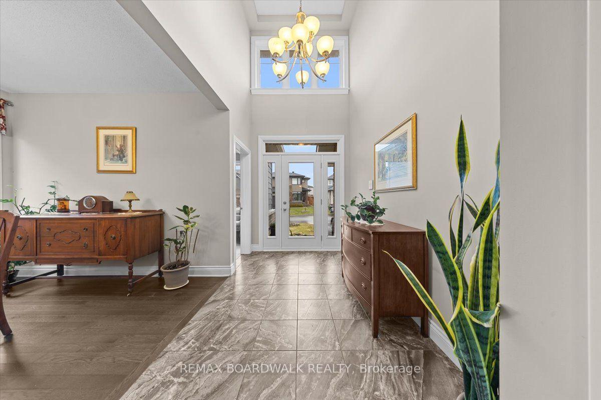 Photo 3 of 279 Sceptre Way S, Ottawa, Kanata - Emerald Meadows/Trailwest — HOMEH