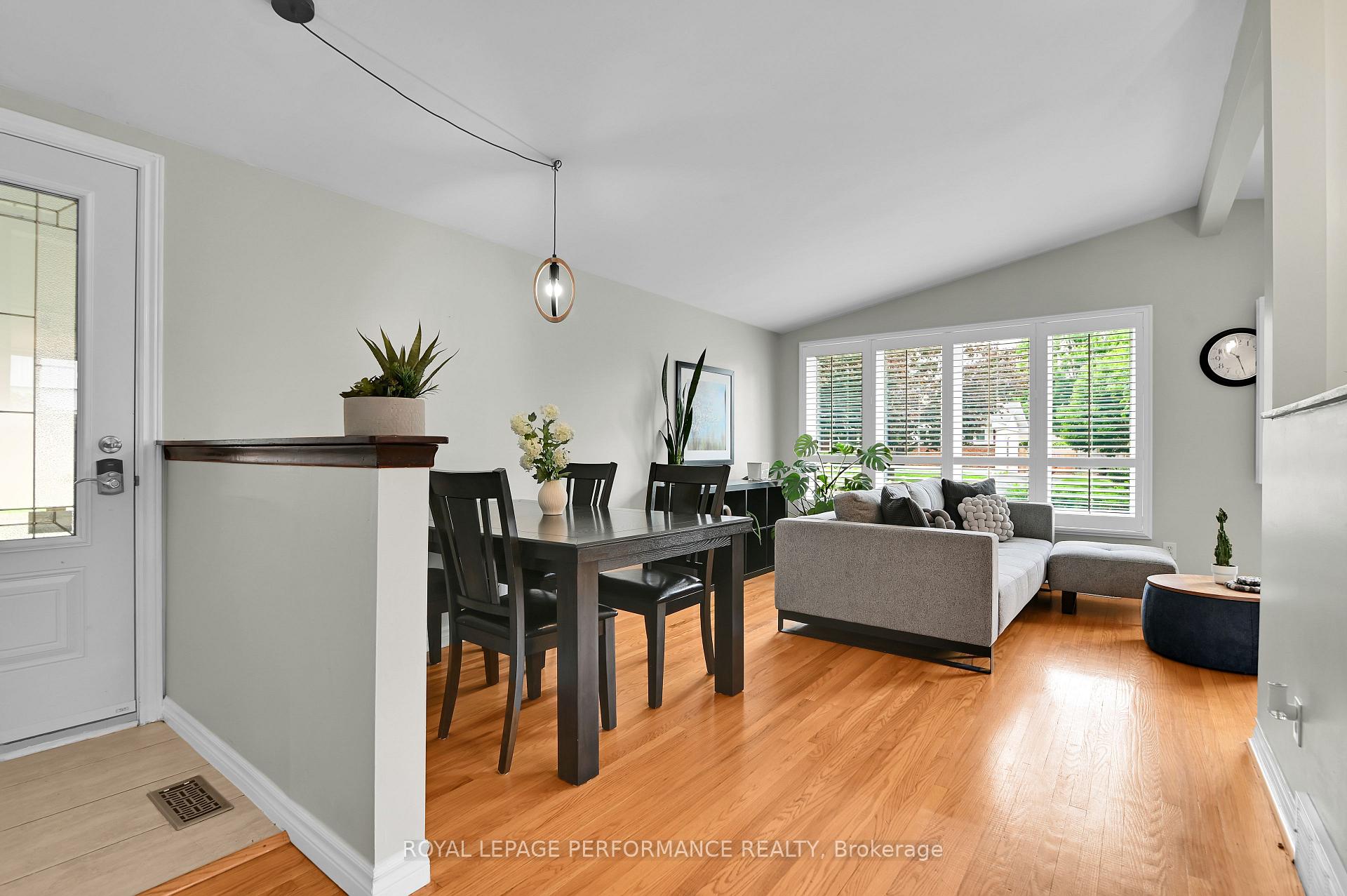 Photo 3 of 2376 Urbandale Drive, Ottawa, Elmvale Acres/Urbandale — HOMEH