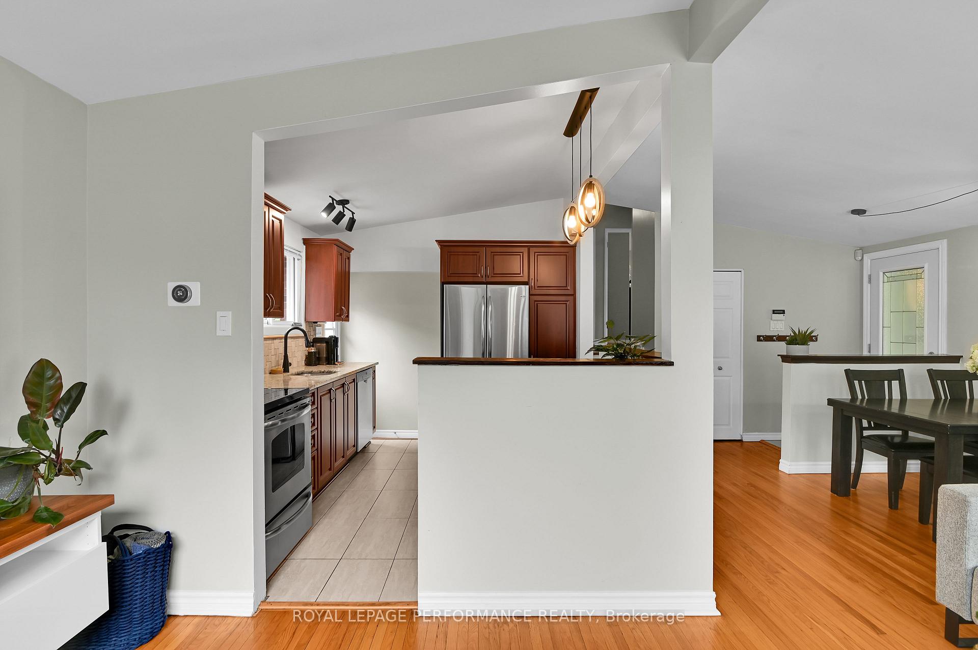 Photo 9 of 2376 Urbandale Drive, Ottawa, Elmvale Acres/Urbandale — HOMEH