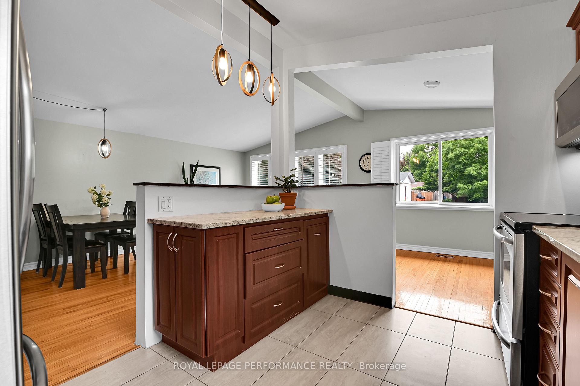 Photo 12 of 2376 Urbandale Drive, Ottawa, Elmvale Acres/Urbandale — HOMEH