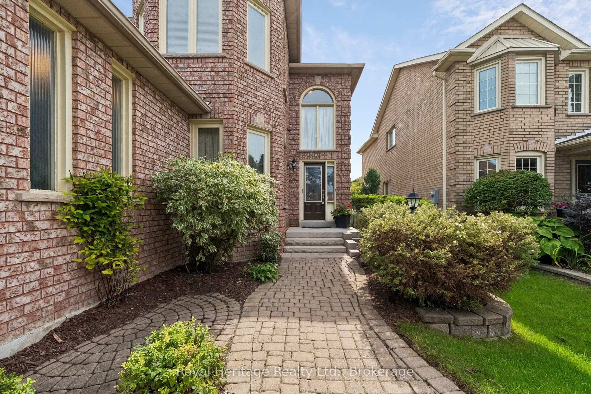 Photo 3 of 41 Winterberry Drive, Whitby, Rolling Acres — HOMEH