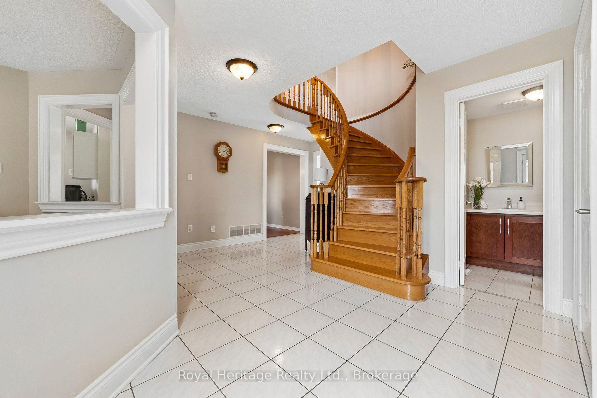 Photo 6 of 41 Winterberry Drive, Whitby, Rolling Acres — HOMEH