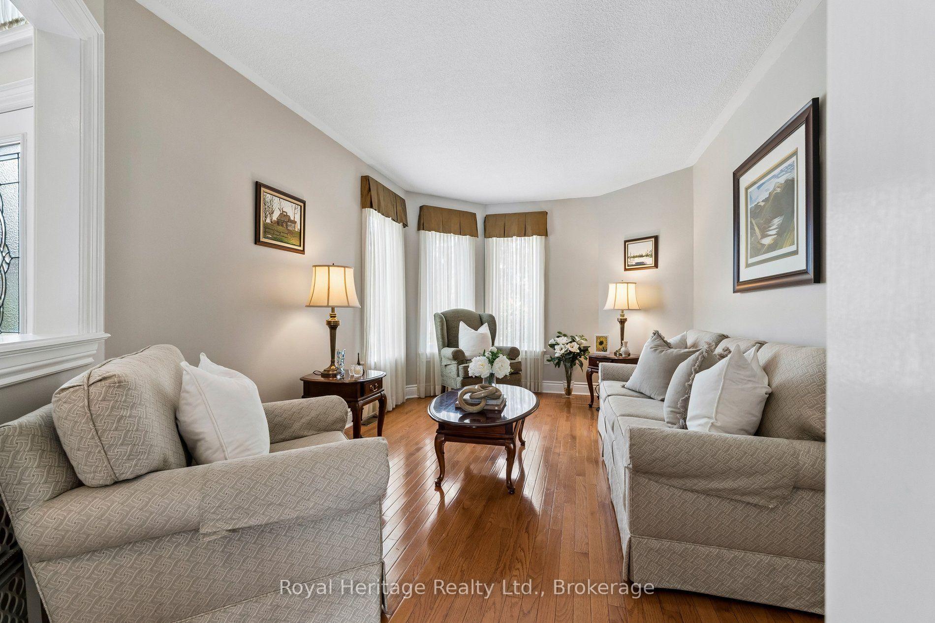 Photo 8 of 41 Winterberry Drive, Whitby, Rolling Acres — HOMEH