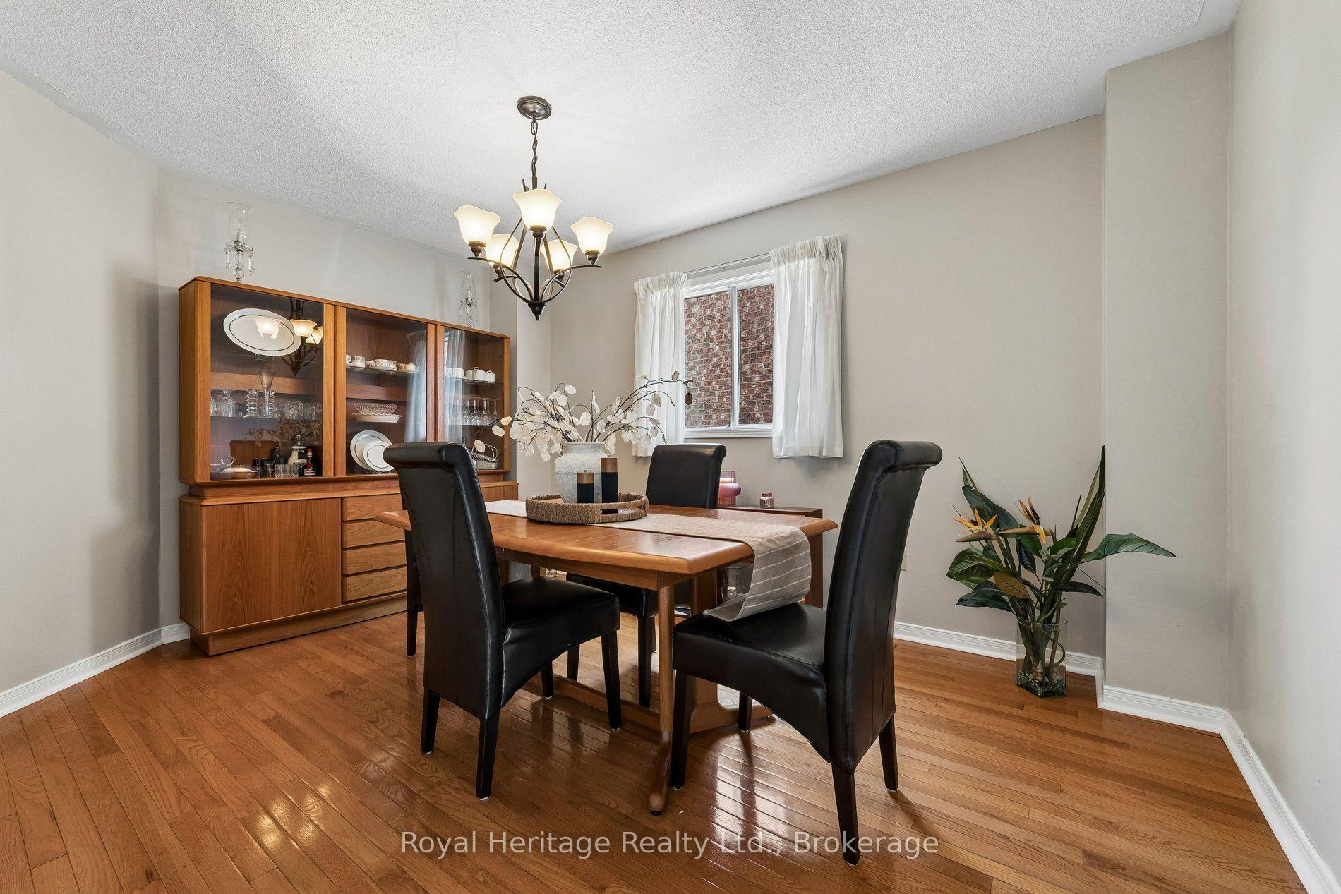 Photo 10 of 41 Winterberry Drive, Whitby, Rolling Acres — HOMEH