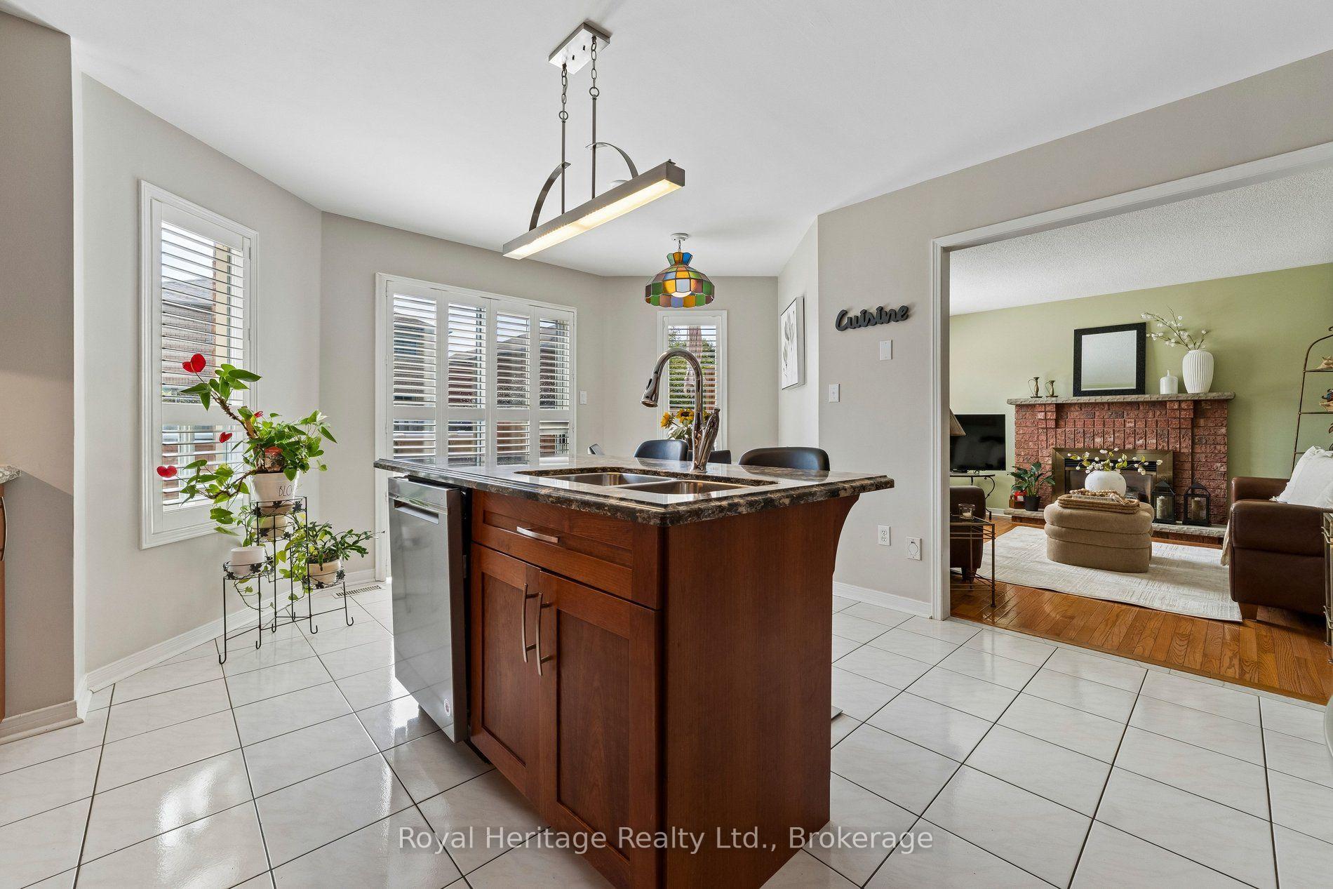 Photo 16 of 41 Winterberry Drive, Whitby, Rolling Acres — HOMEH
