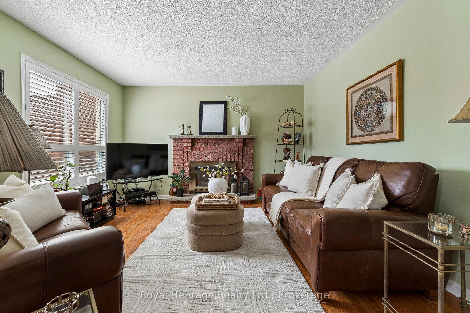 Photo 17 of 41 Winterberry Drive, Whitby, Rolling Acres — HOMEH