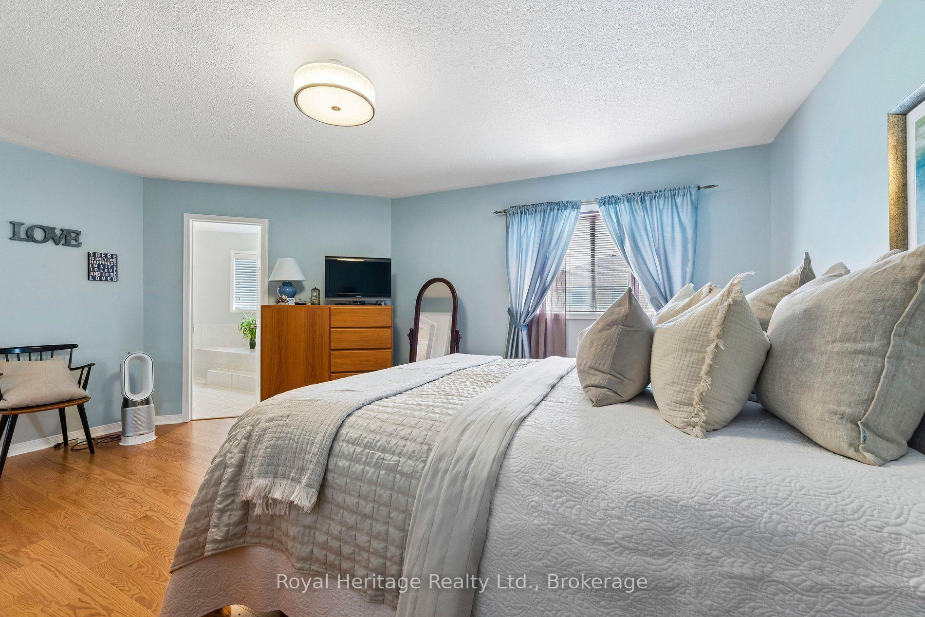 Photo 25 of 41 Winterberry Drive, Whitby, Rolling Acres — HOMEH