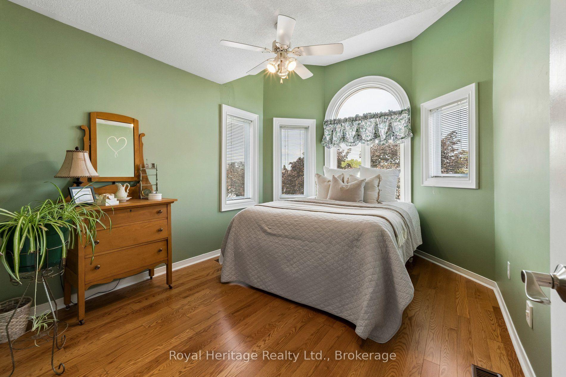 Photo 30 of 41 Winterberry Drive, Whitby, Rolling Acres — HOMEH