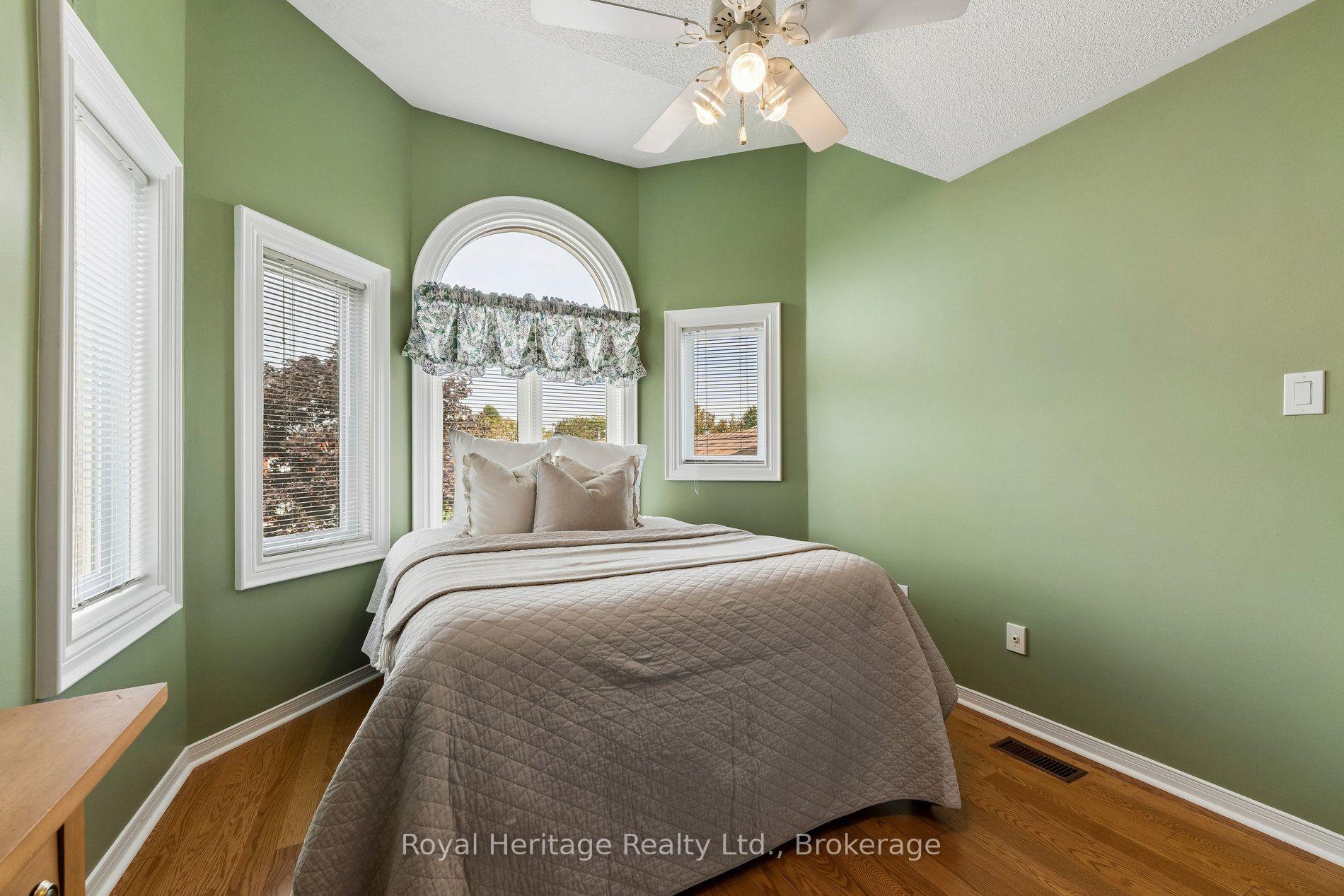 Photo 31 of 41 Winterberry Drive, Whitby, Rolling Acres — HOMEH