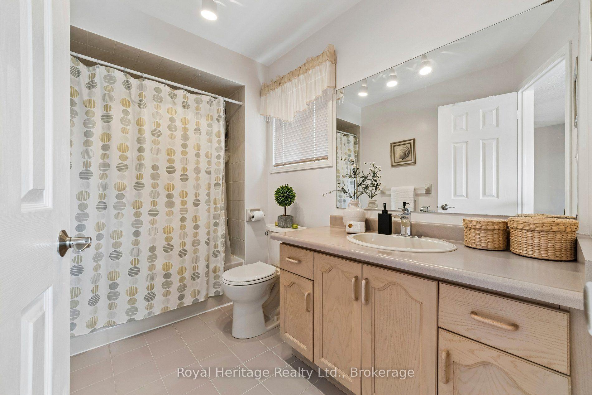 Photo 32 of 41 Winterberry Drive, Whitby, Rolling Acres — HOMEH