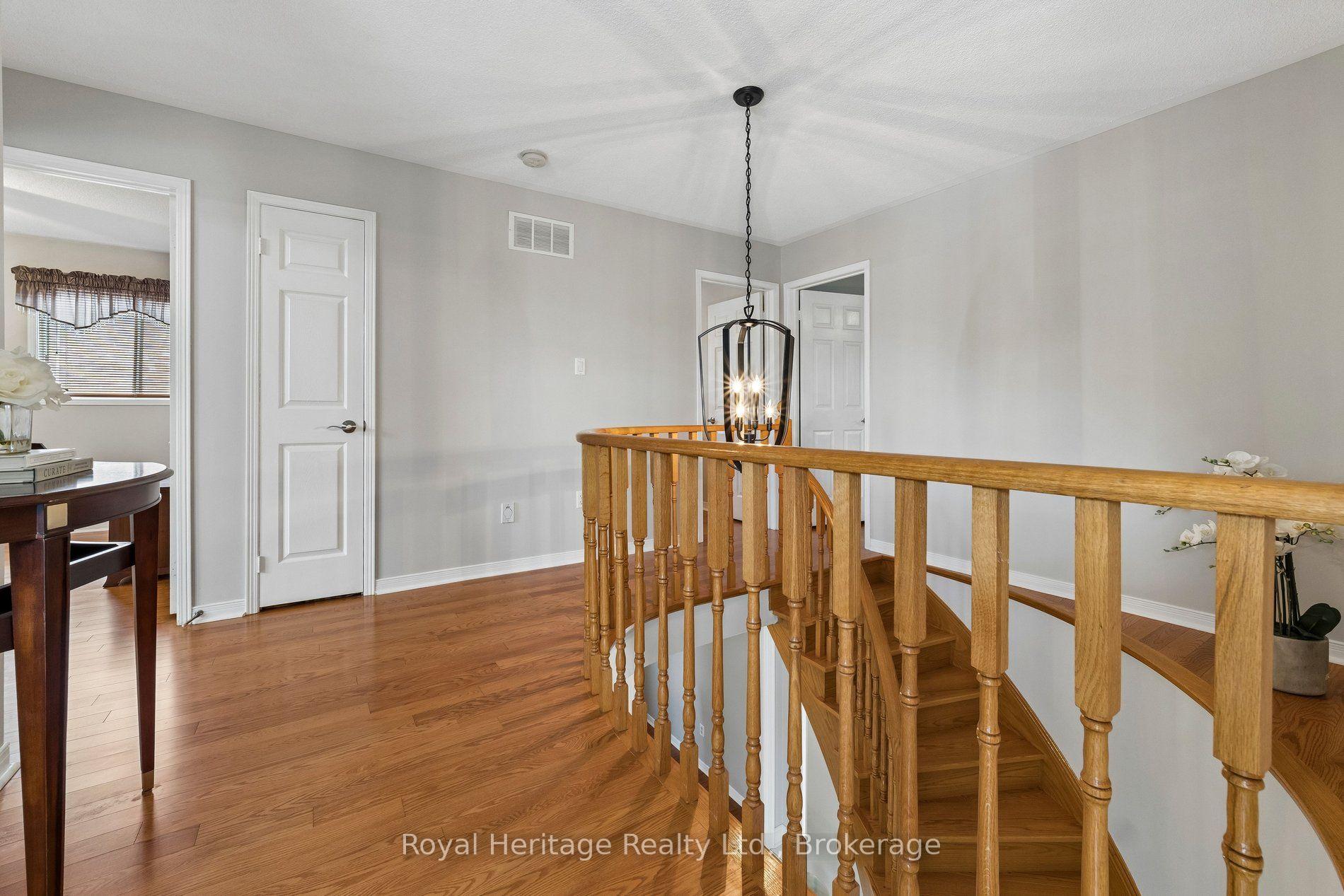 Photo 33 of 41 Winterberry Drive, Whitby, Rolling Acres — HOMEH