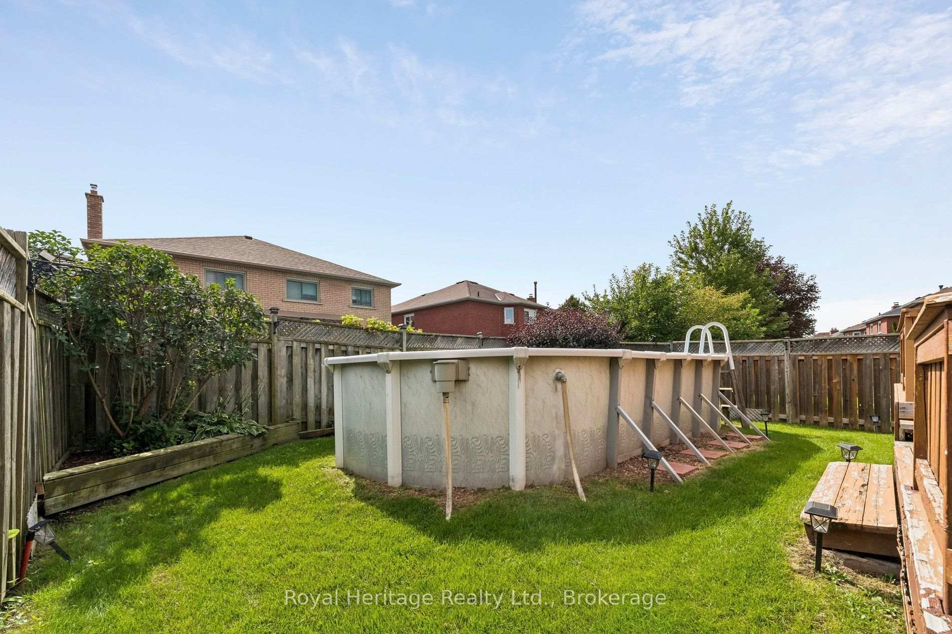 Photo 39 of 41 Winterberry Drive, Whitby, Rolling Acres — HOMEH