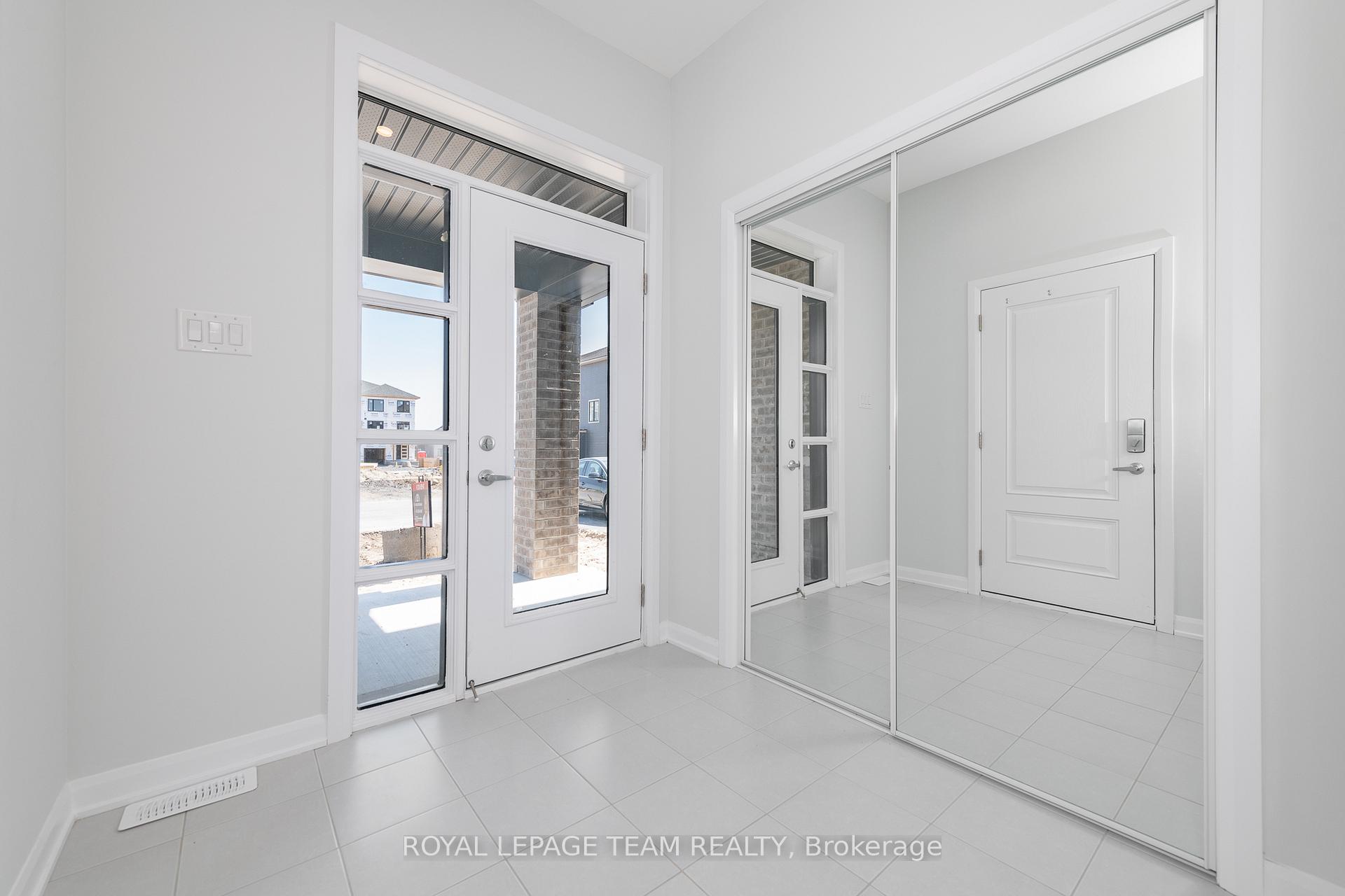 Photo 2 of 719 Doneraile Walk, Ottawa, Barrhaven - Half Moon Bay — HOMEH
