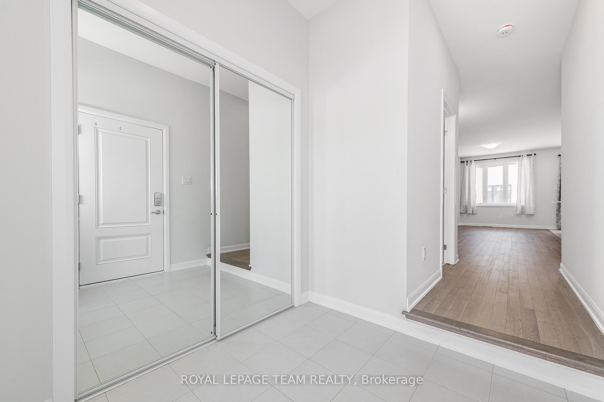 Photo 4 of 719 Doneraile Walk, Ottawa, Barrhaven - Half Moon Bay — HOMEH