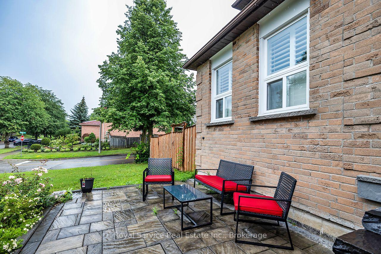 Photo 3 of 61 Adams Drive, Ajax, Central — HOMEH