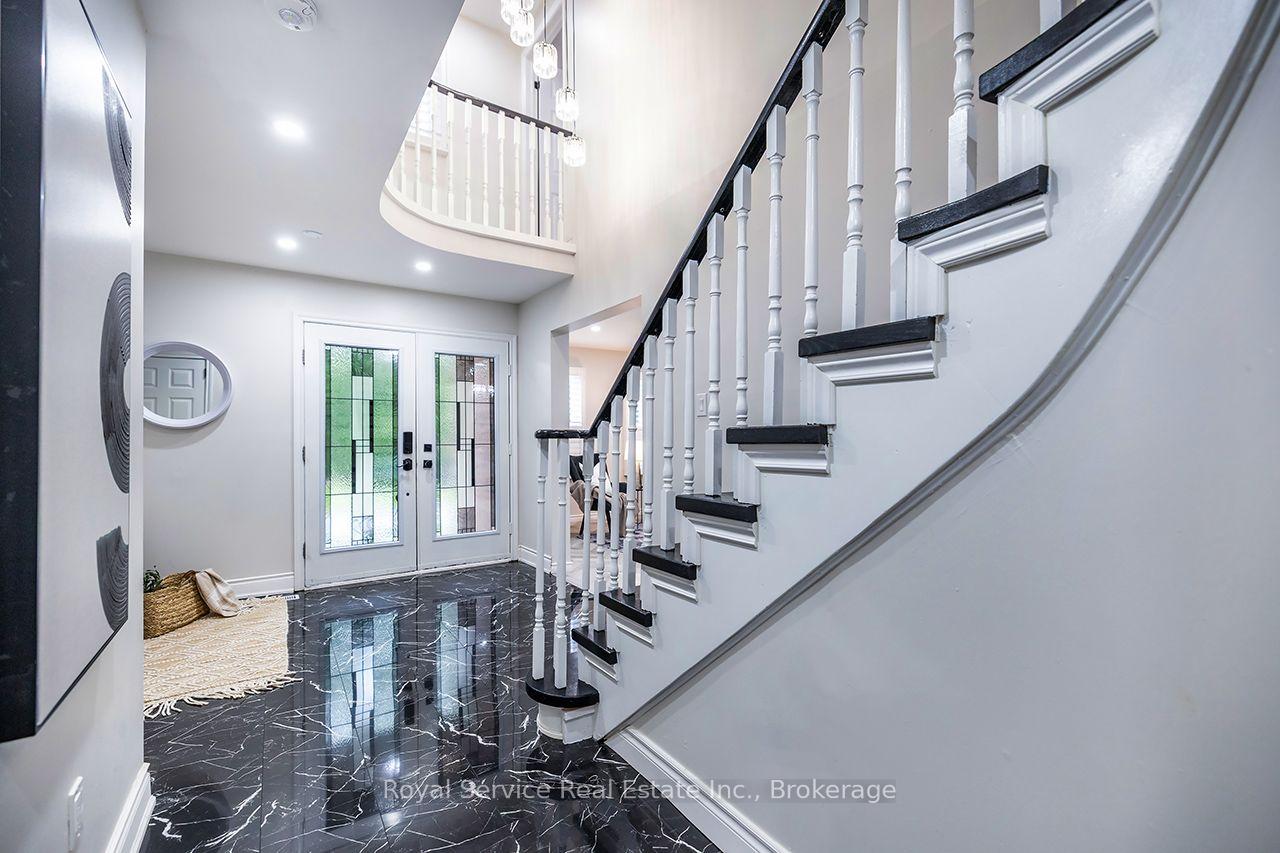 Photo 4 of 61 Adams Drive, Ajax, Central — HOMEH