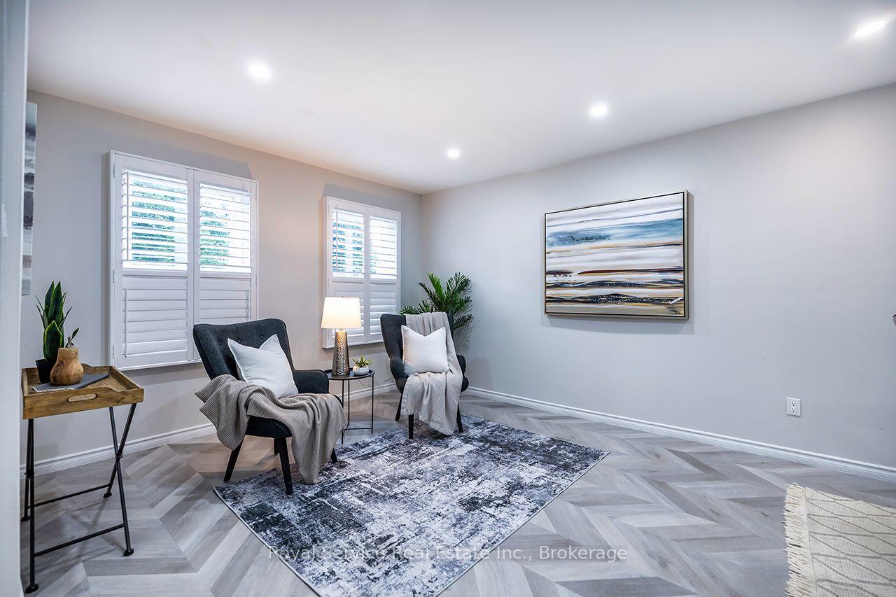 Photo 5 of 61 Adams Drive, Ajax, Central — HOMEH
