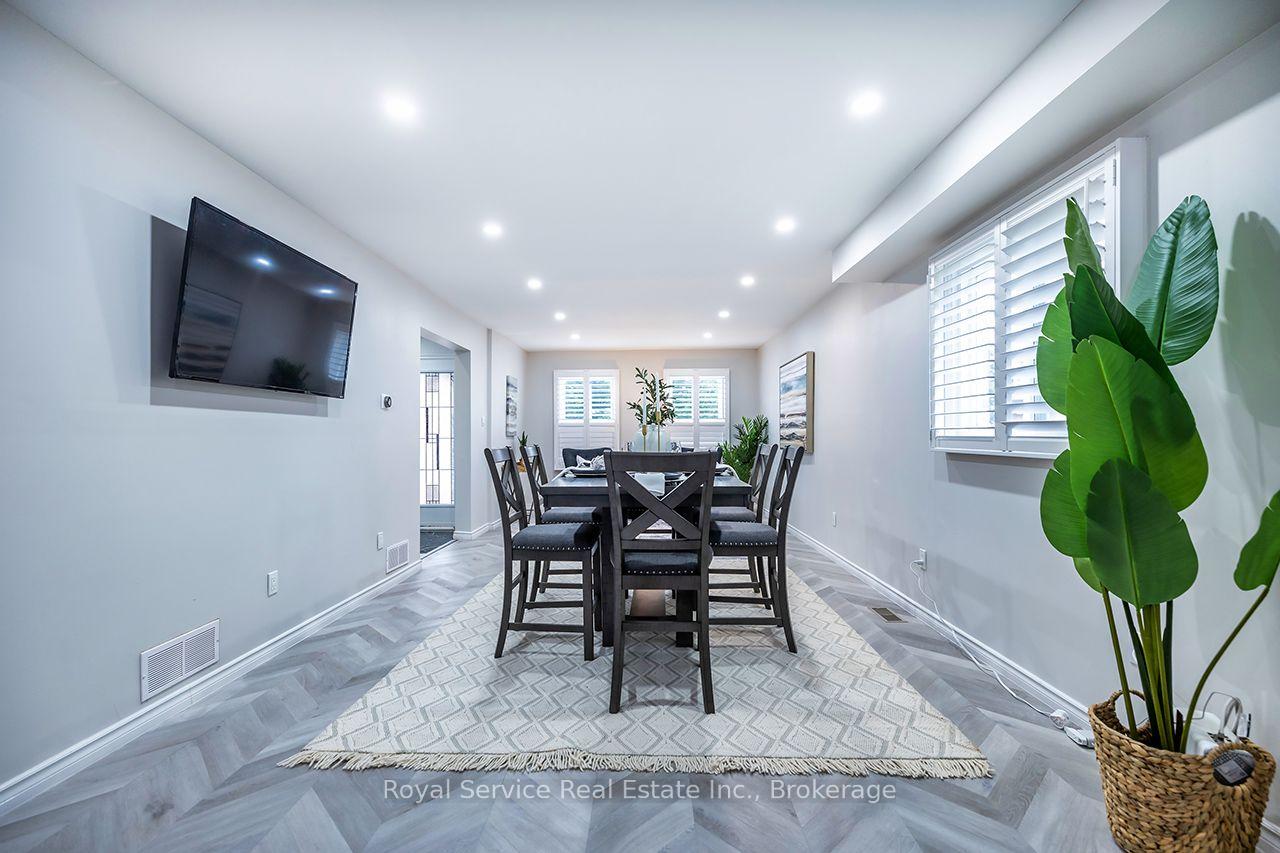 Photo 7 of 61 Adams Drive, Ajax, Central — HOMEH
