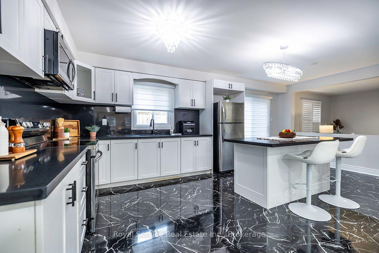 Photo 10 of 61 Adams Drive, Ajax, Central — HOMEH