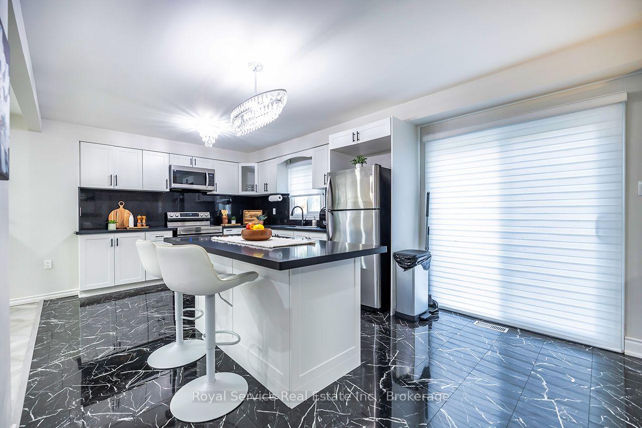 Photo 15 of 61 Adams Drive, Ajax, Central — HOMEH