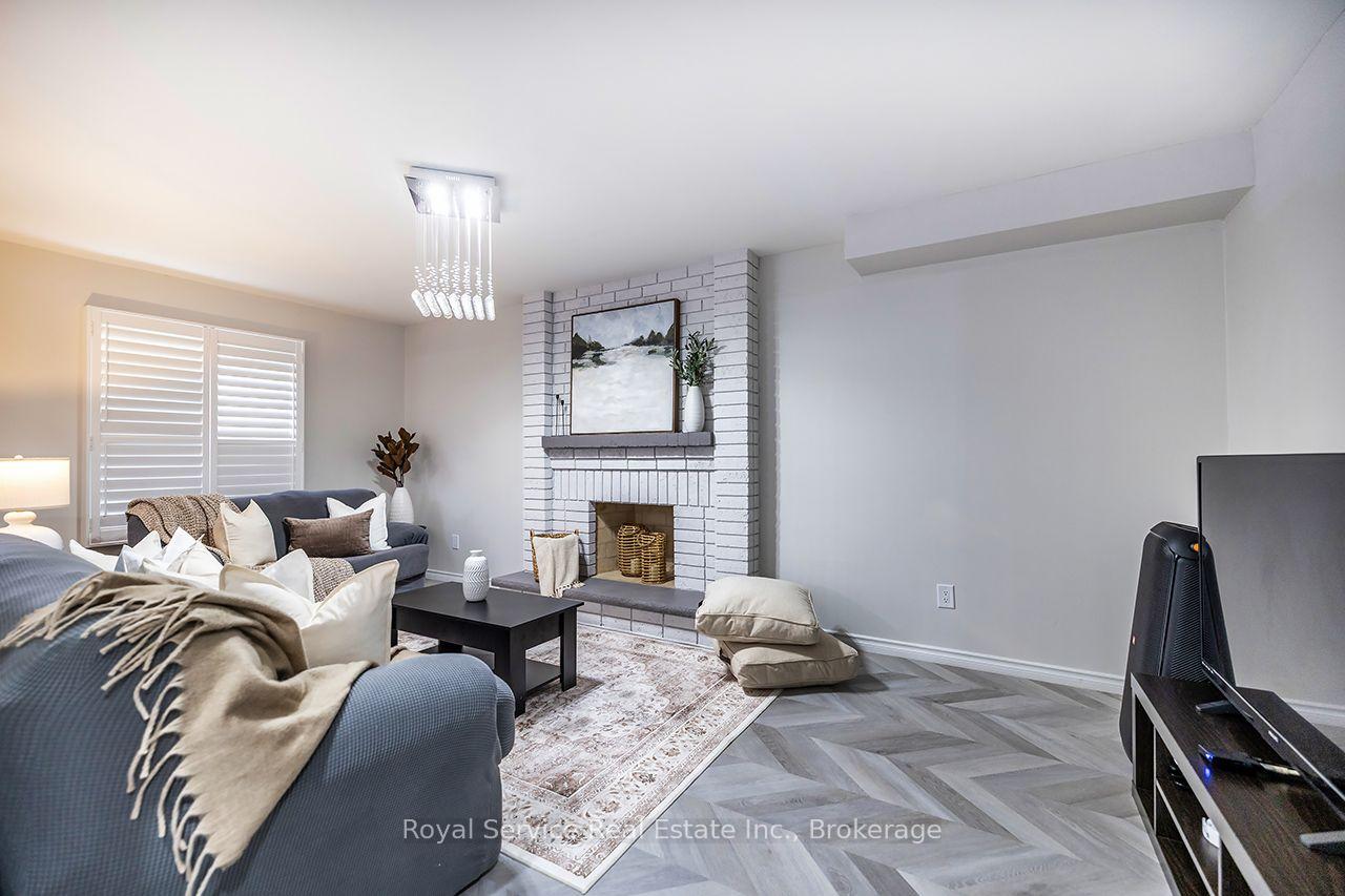 Photo 16 of 61 Adams Drive, Ajax, Central — HOMEH