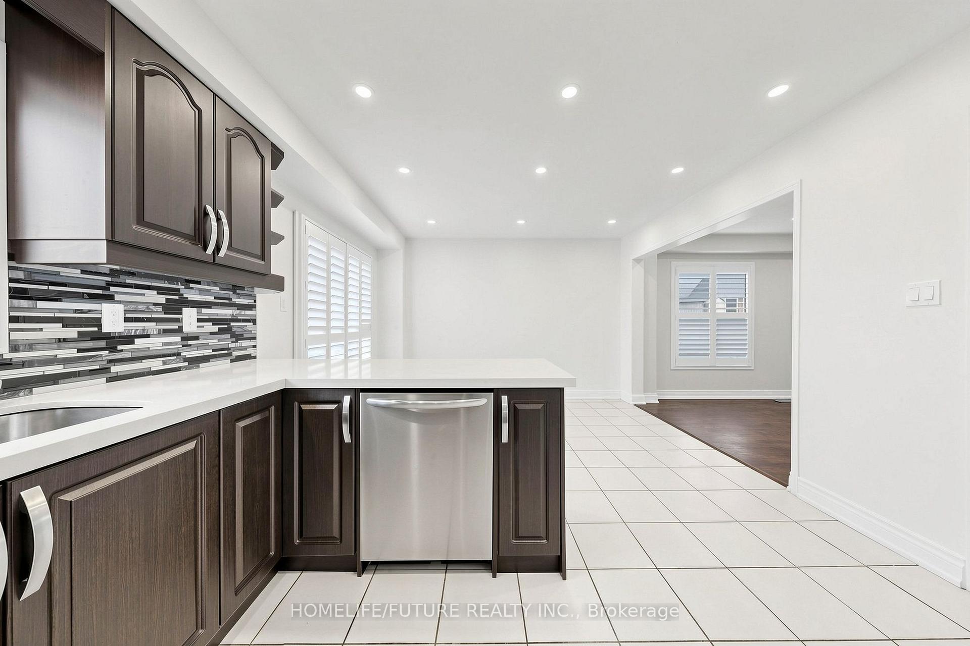 Photo 15 of 18 Holloway Road, Markham, Cedarwood — HOMEH