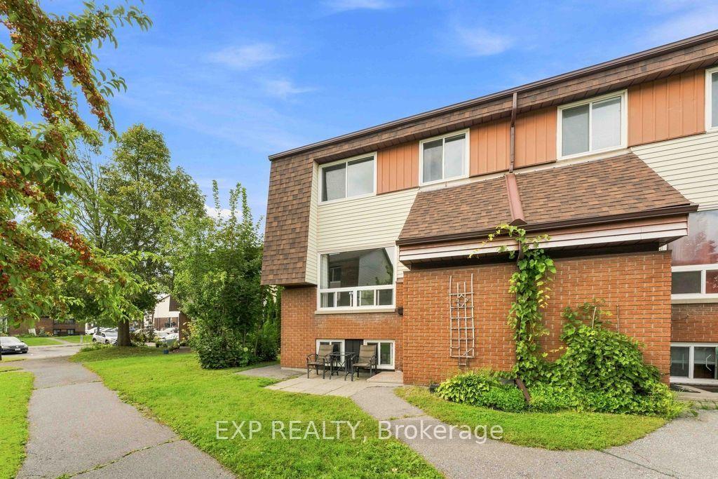 Photo 3 of Unit A, 30A Woodvale, Ottawa, Manordale — HOMEH