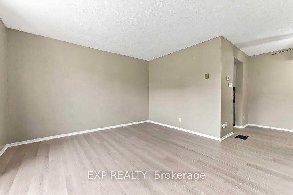 Photo 10 of Unit A, 30A Woodvale, Ottawa, Manordale — HOMEH