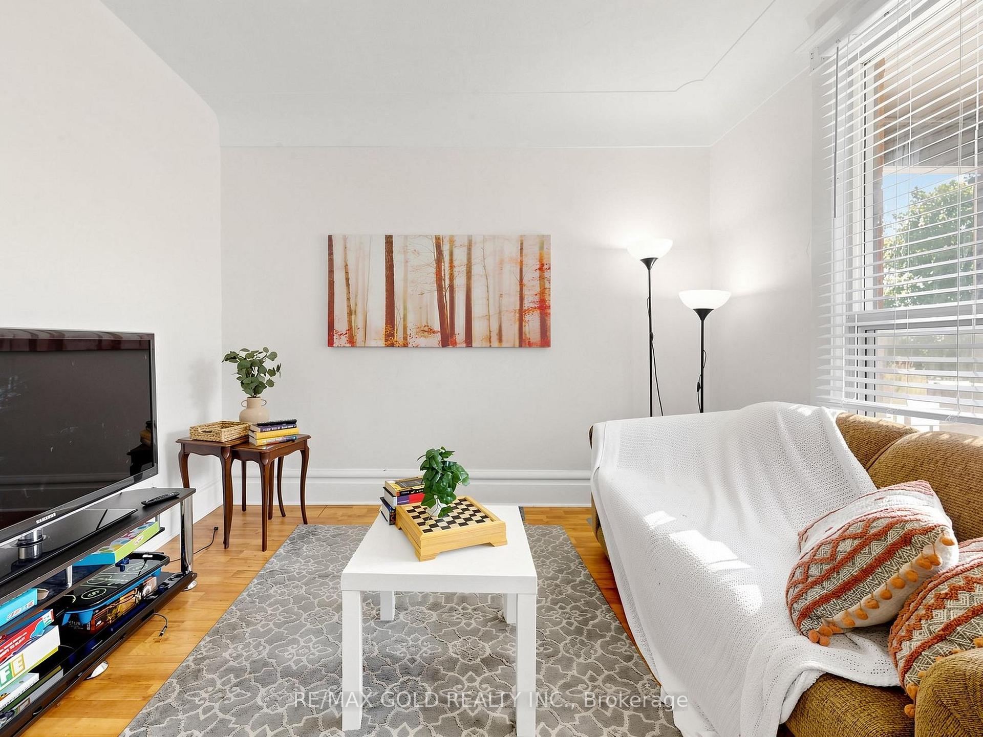 Photo 5 of 746 King Street W, Hamilton, Westdale — HOMEH