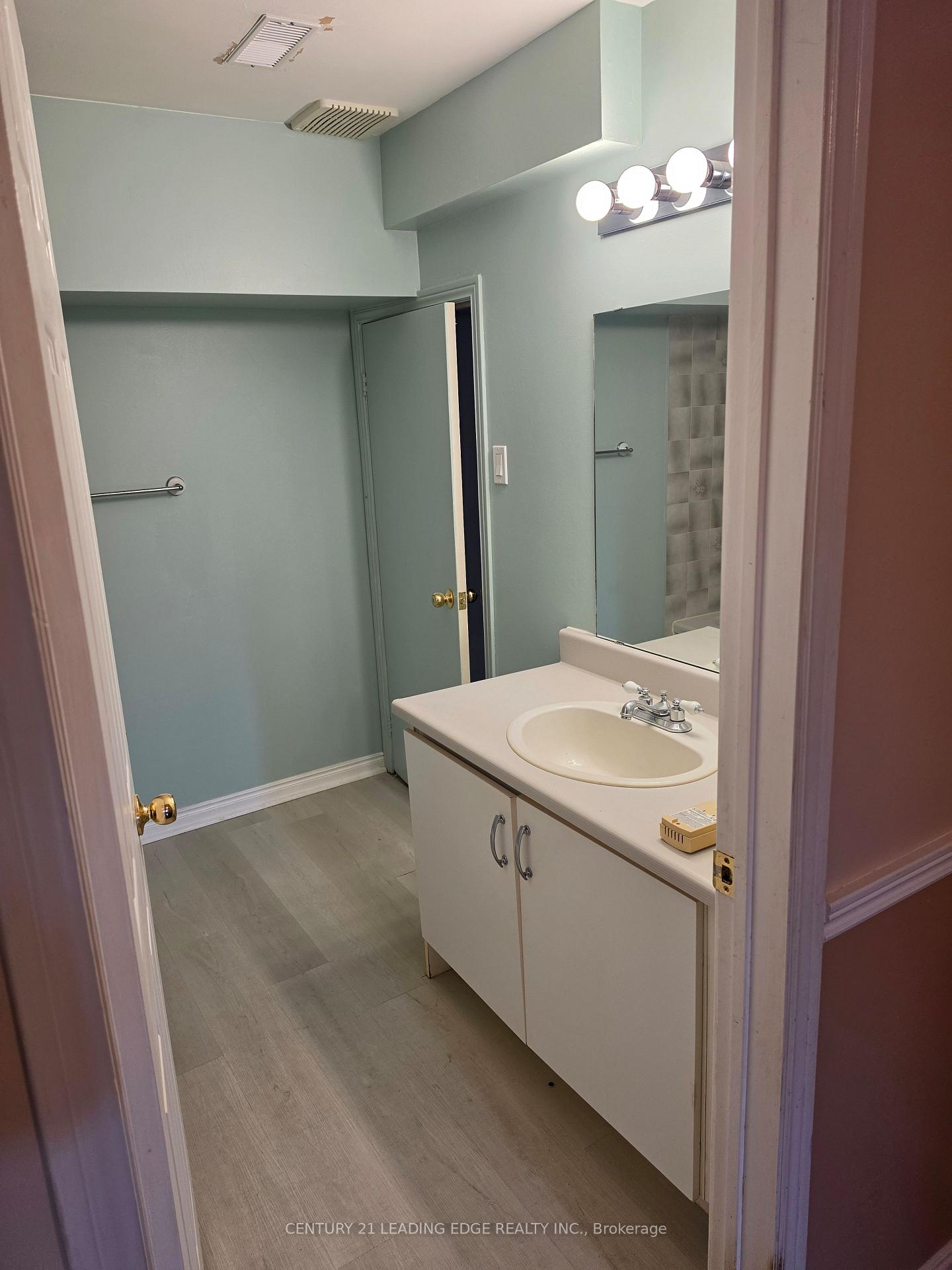 Photo 16 of Unit Lower, 142 Oakcrest Drive, Georgina, Keswick North — HOMEH