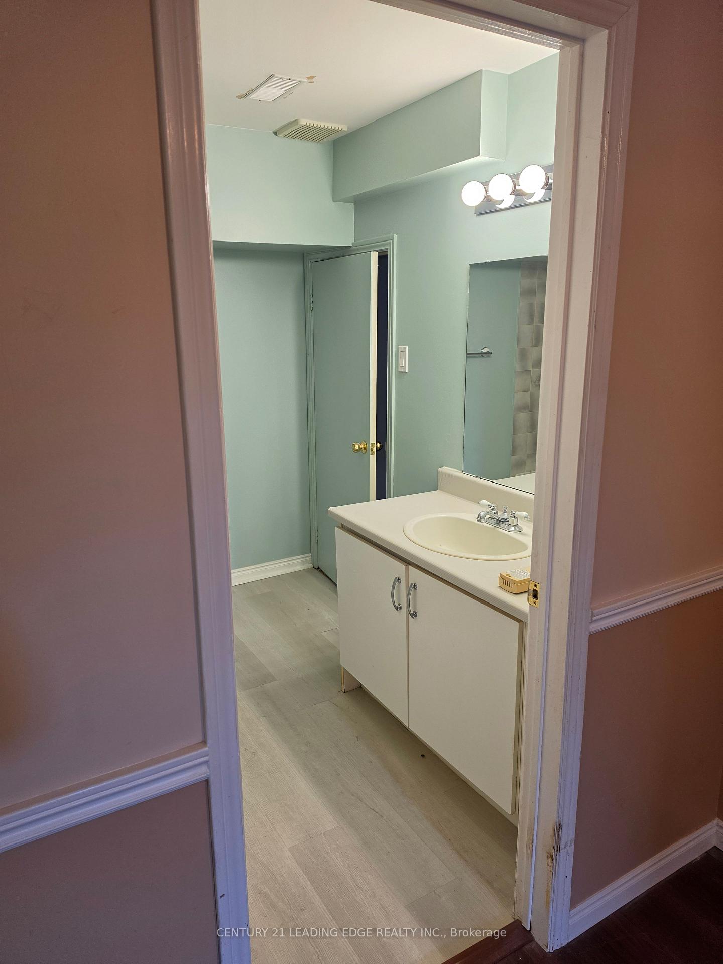 Photo 18 of Unit Lower, 142 Oakcrest Drive, Georgina, Keswick North — HOMEH